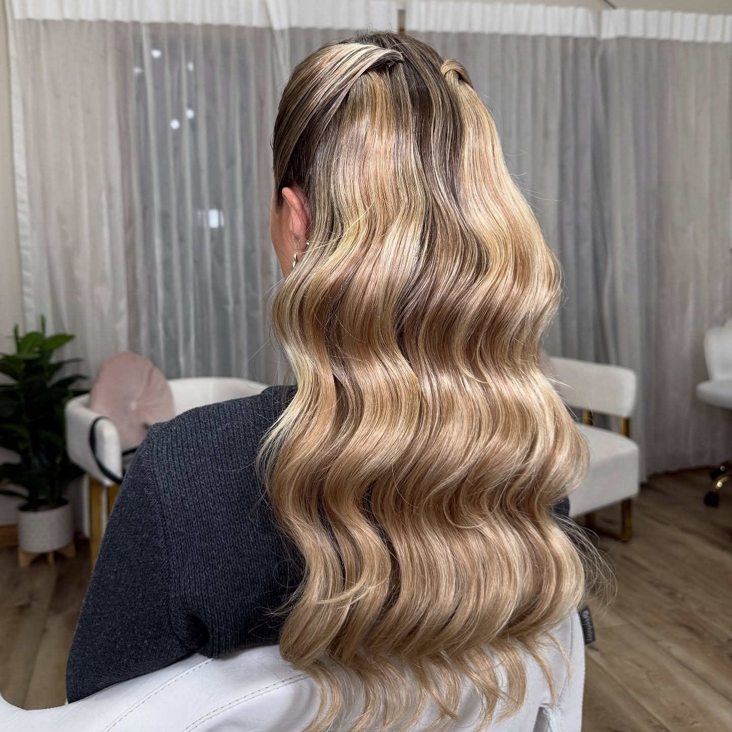 Glamorous Long Waves with Subtle Highlights