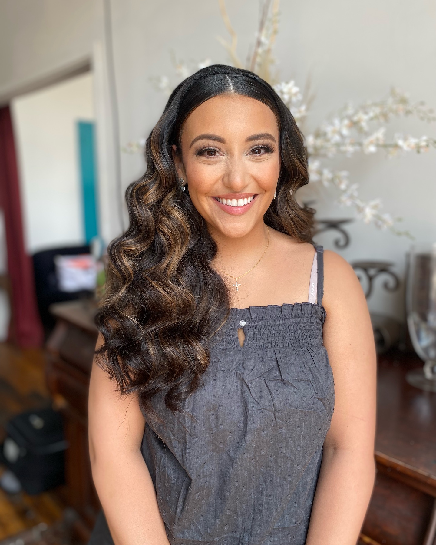 Glamorous Radiant Curls with Subtle Highlights