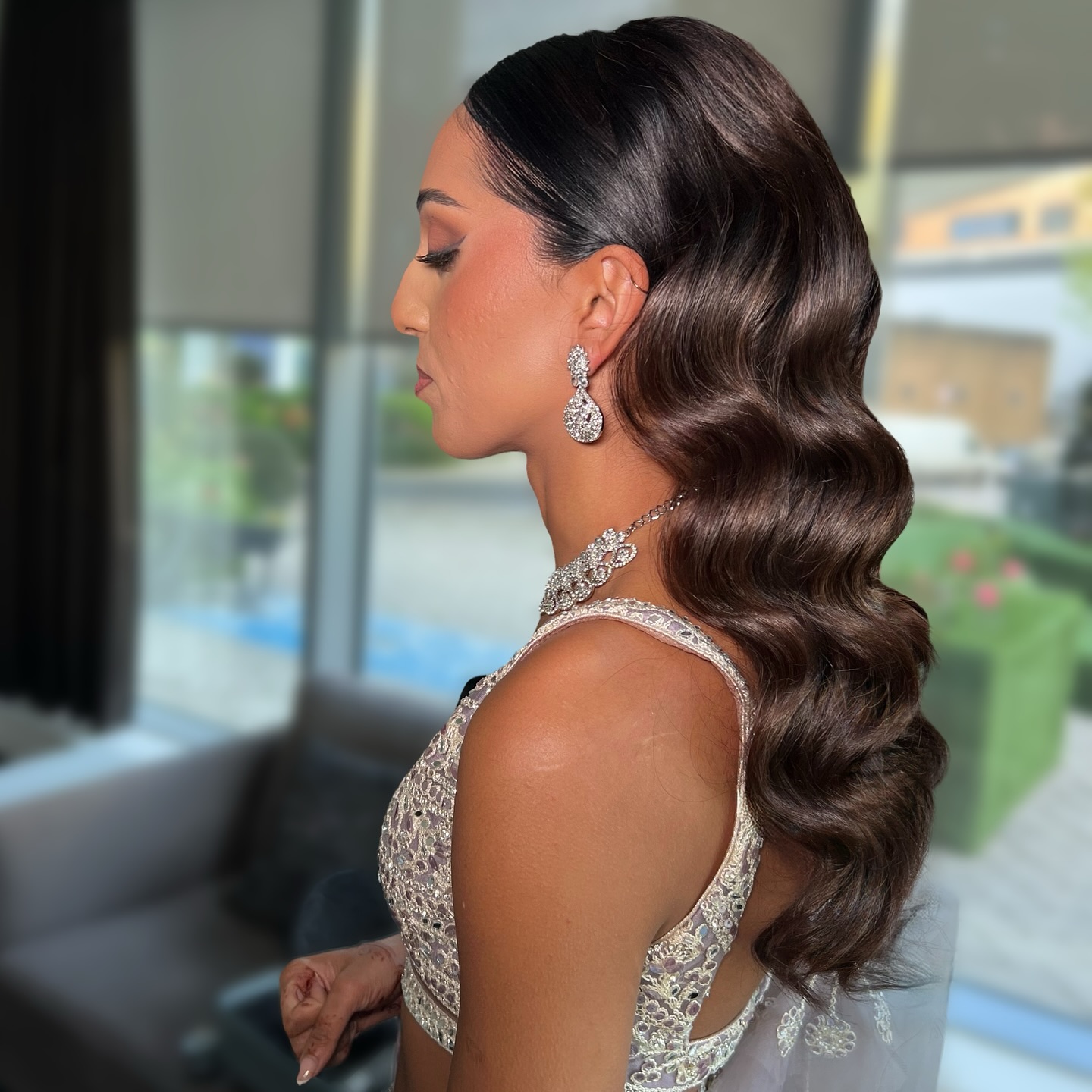 Glamorous Vintage Waves with a Modern Twist