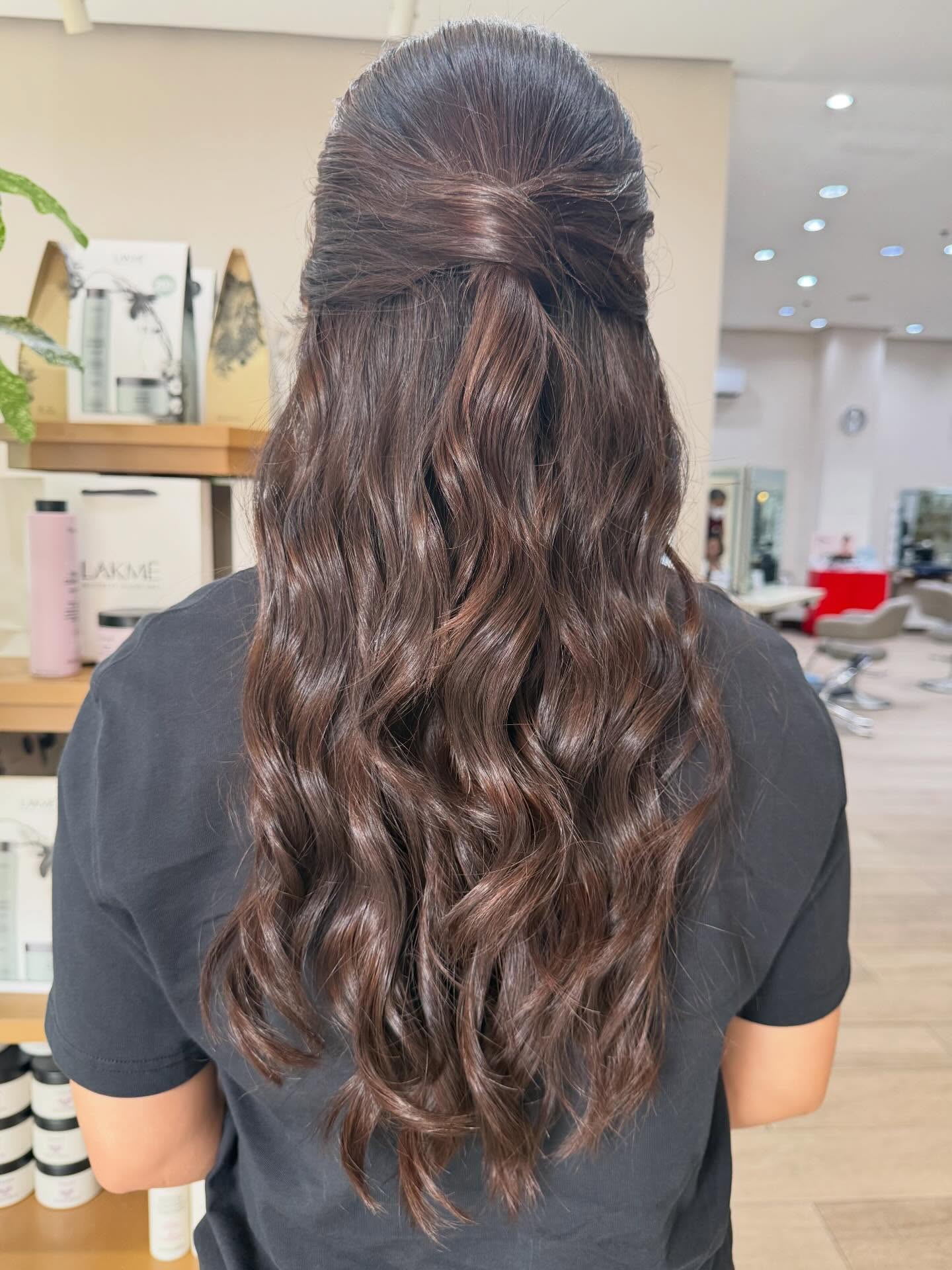 Chic Half-Up Loose Waves with Subtle Highlights