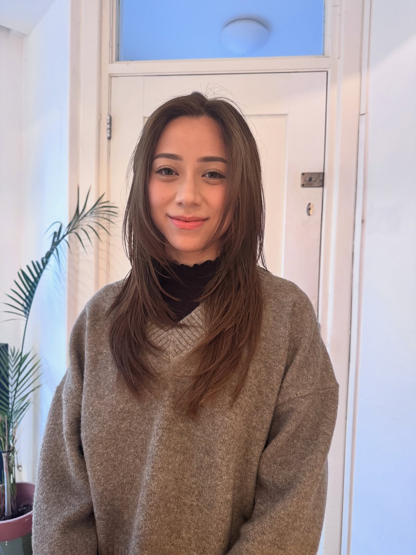 Chic Long Layered Cut with Subtle Face Framing