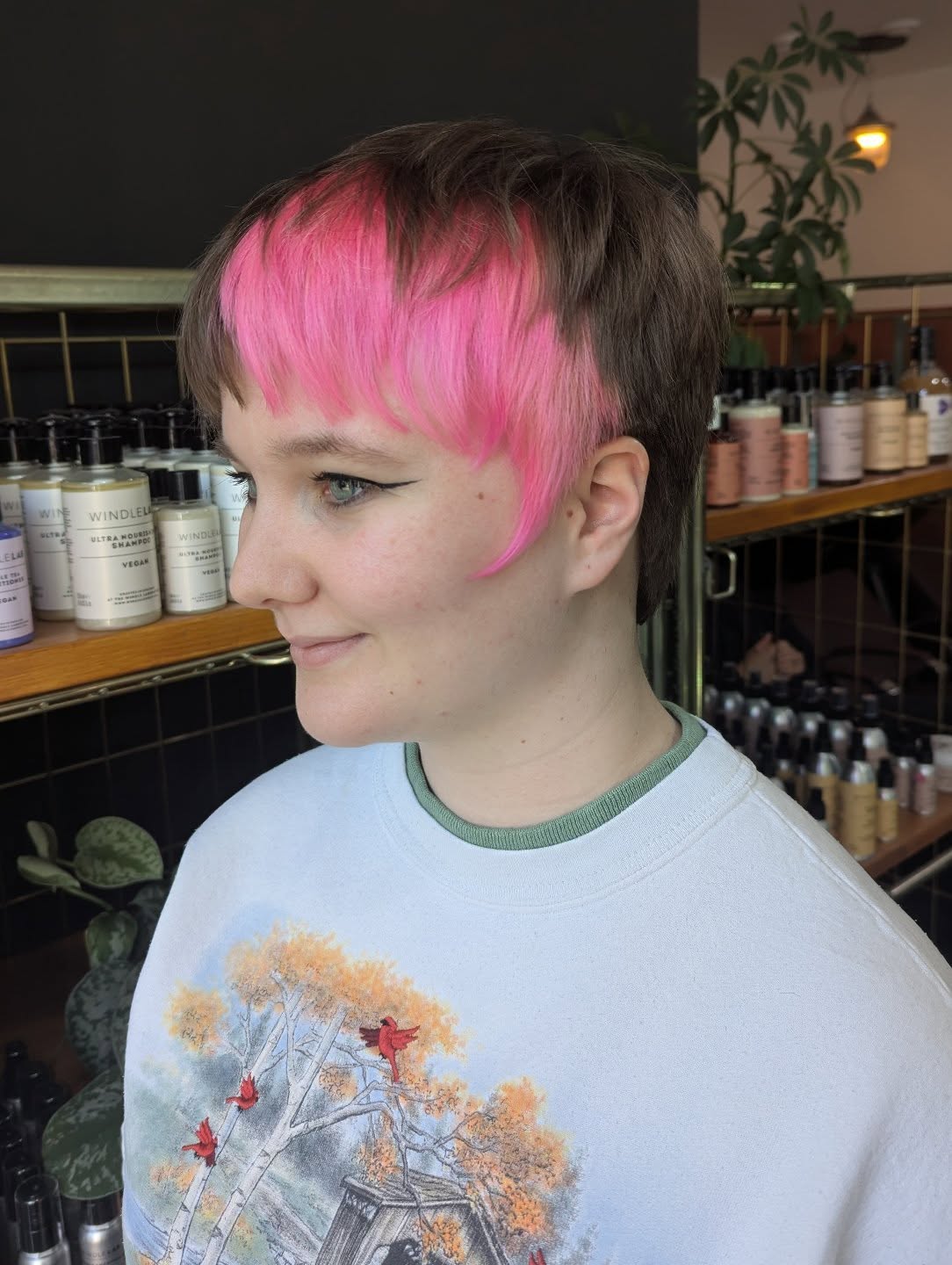 Chic Short Hair with Vibrant Pink Highlights