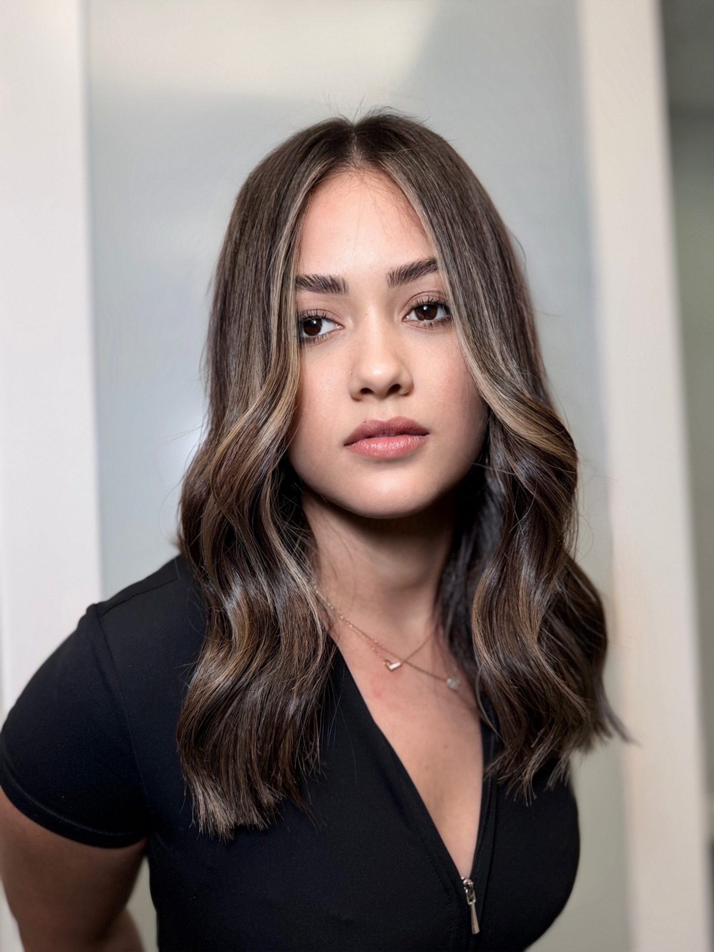 Chic Soft Waves with Subtle Highlights