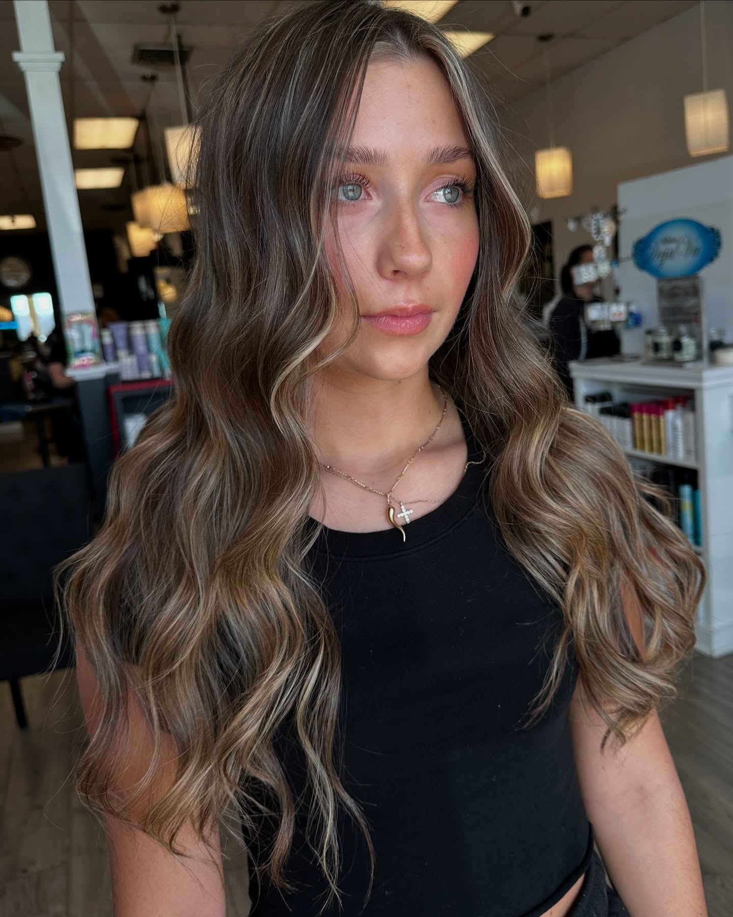 Elegant Beachy Waves with Subtle Balayage Highlights