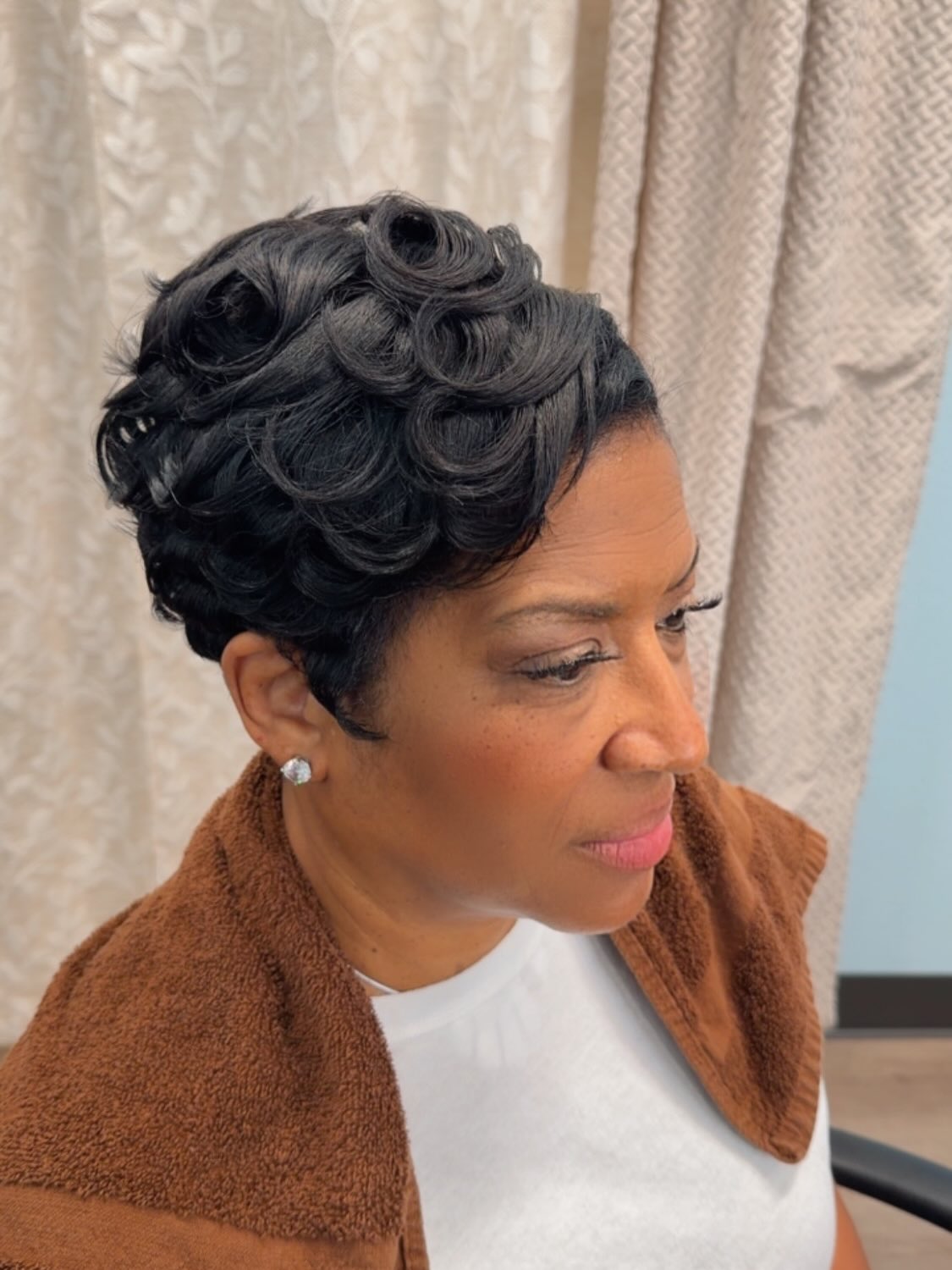 Elegant Curly Short Crop with Defined Curls