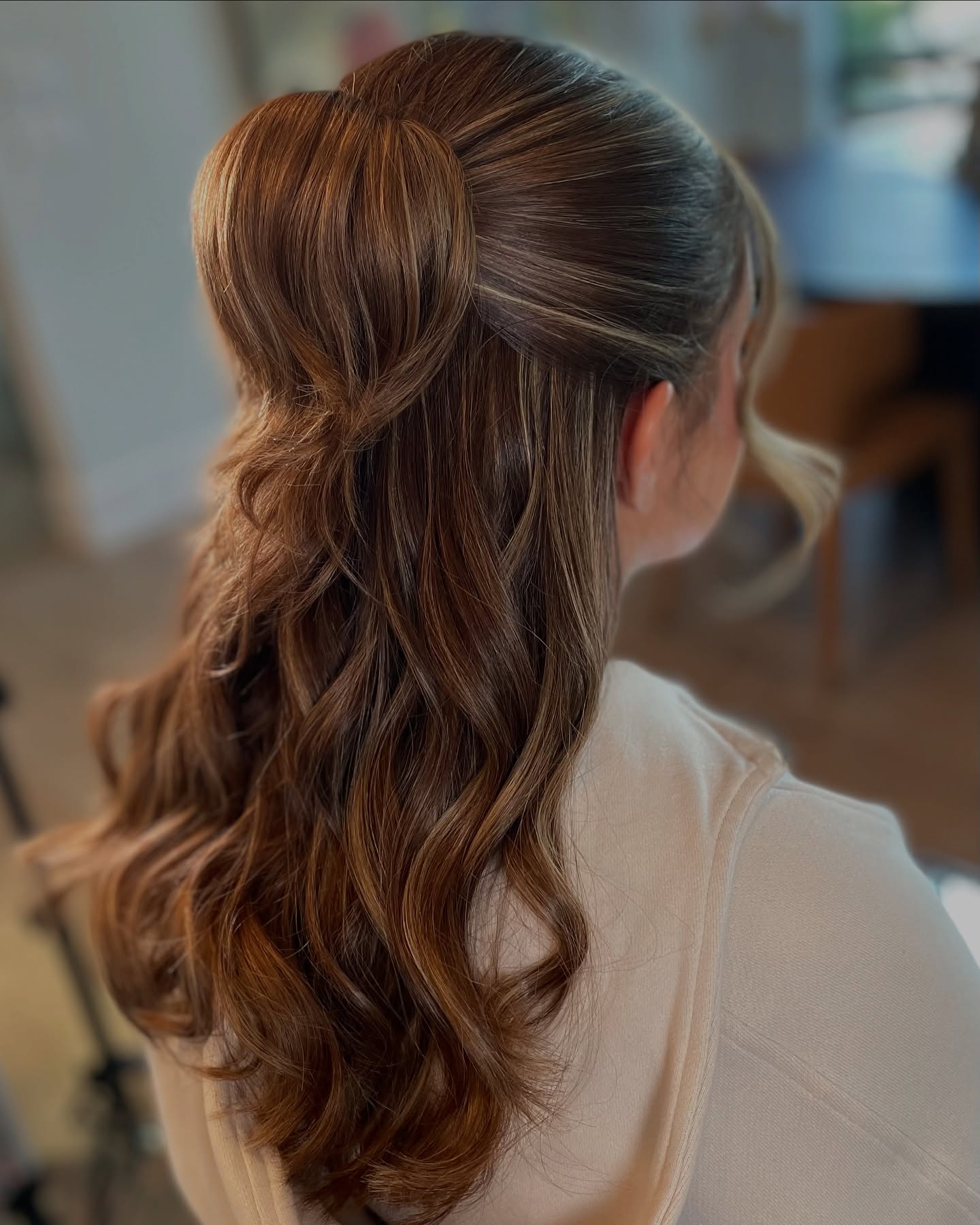 Glamorous Half-Up Curls with Volume