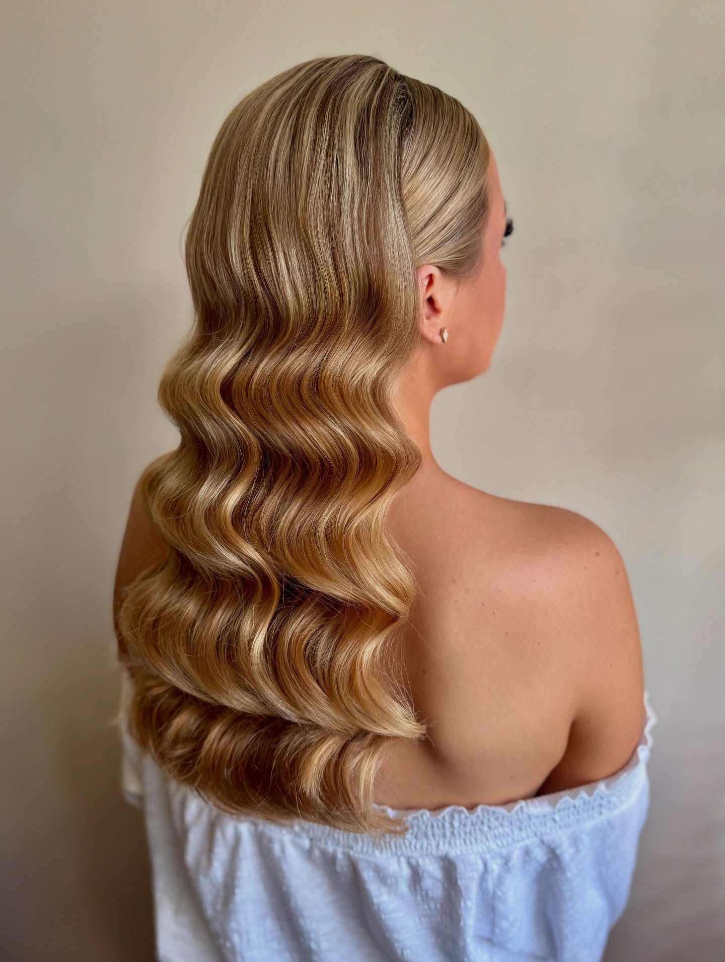 Glamorous Hollywood Waves with a Modern Twist