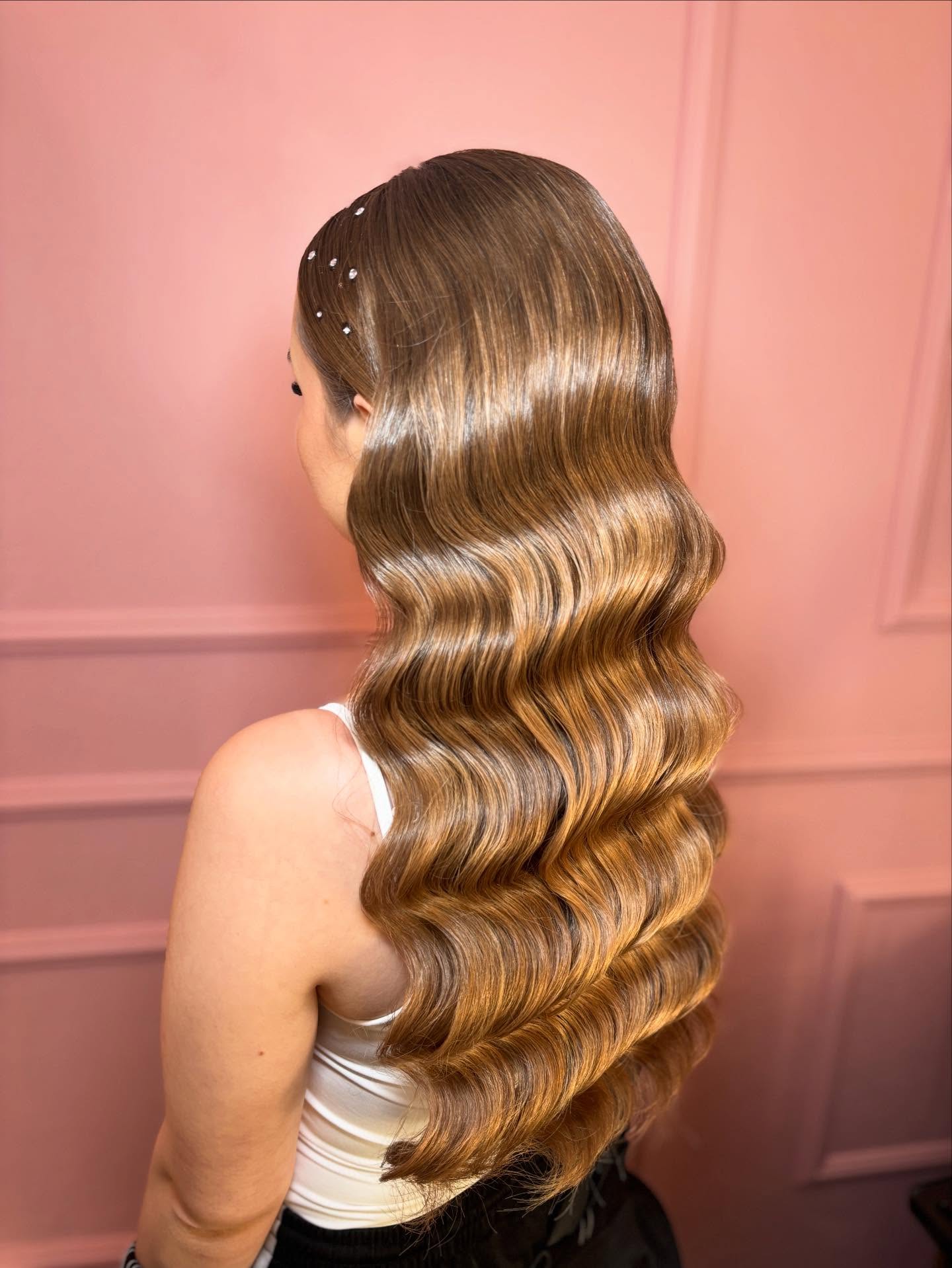 Glamorous Vintage Waves with Sparkling Accents