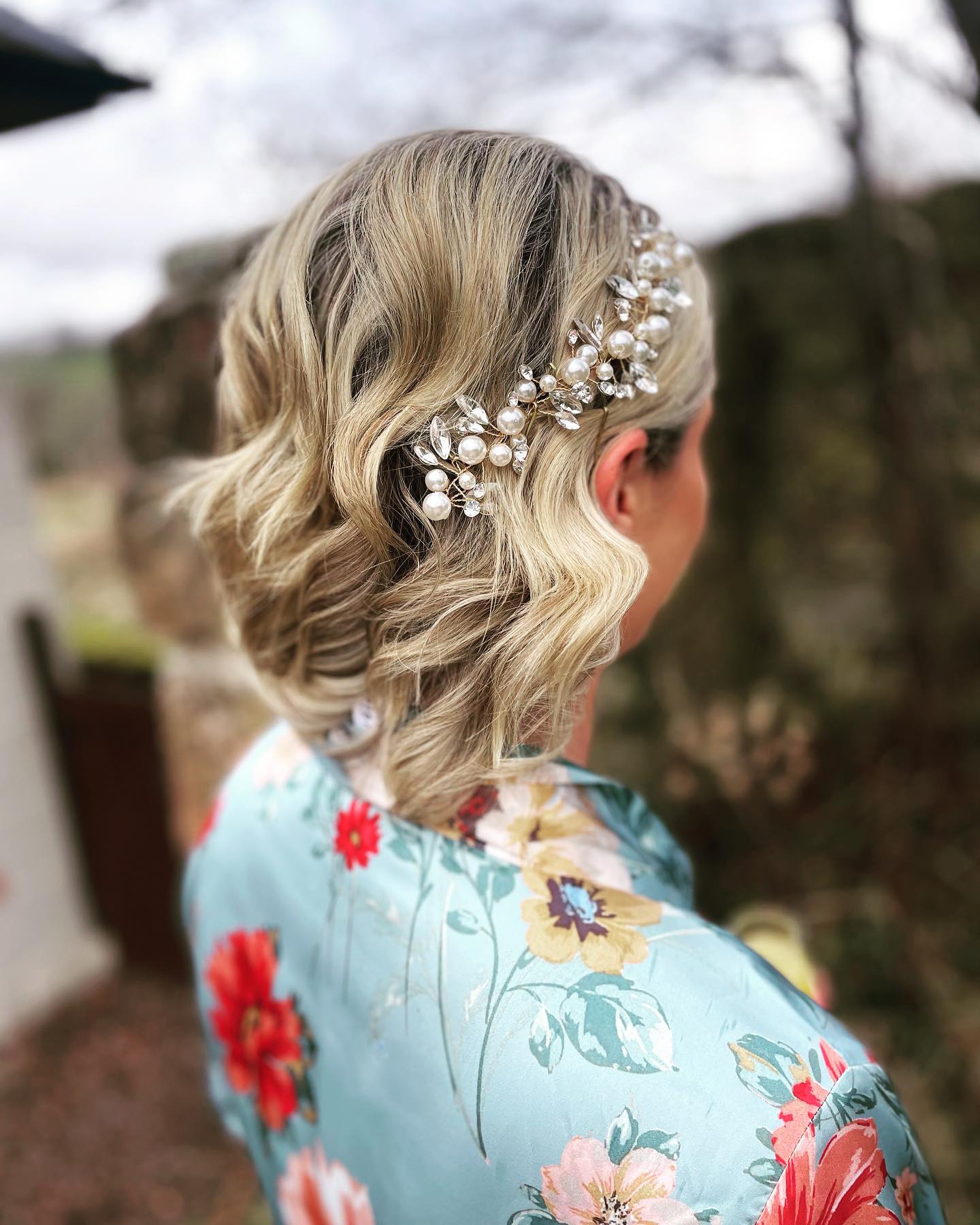 Romantic Soft Waves with Pearl Accents