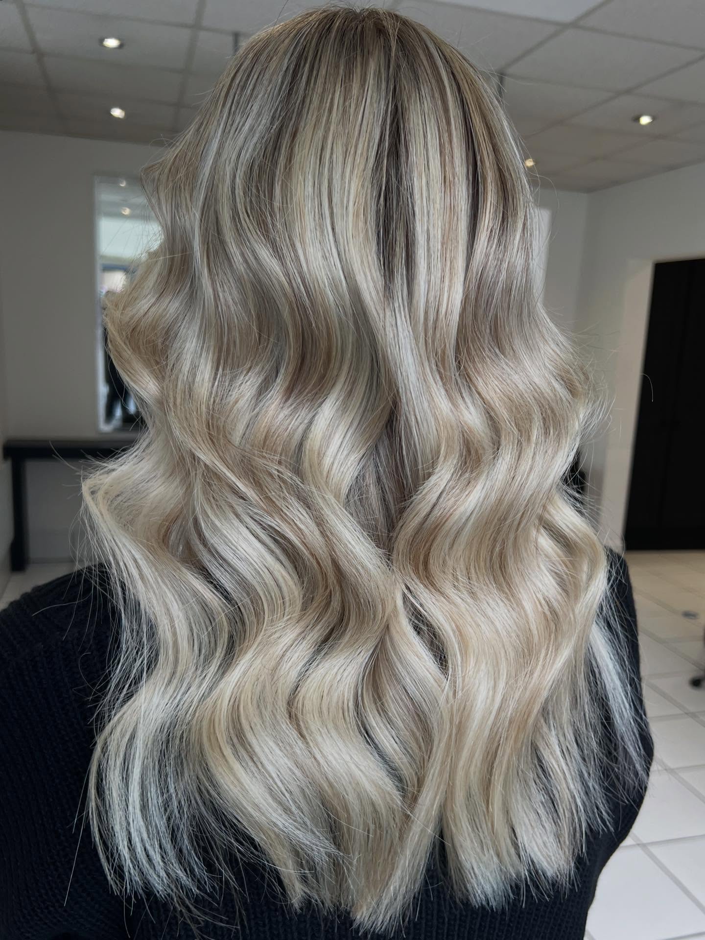 Softly Textured Bright Blonde Waves with Subtle Highlights