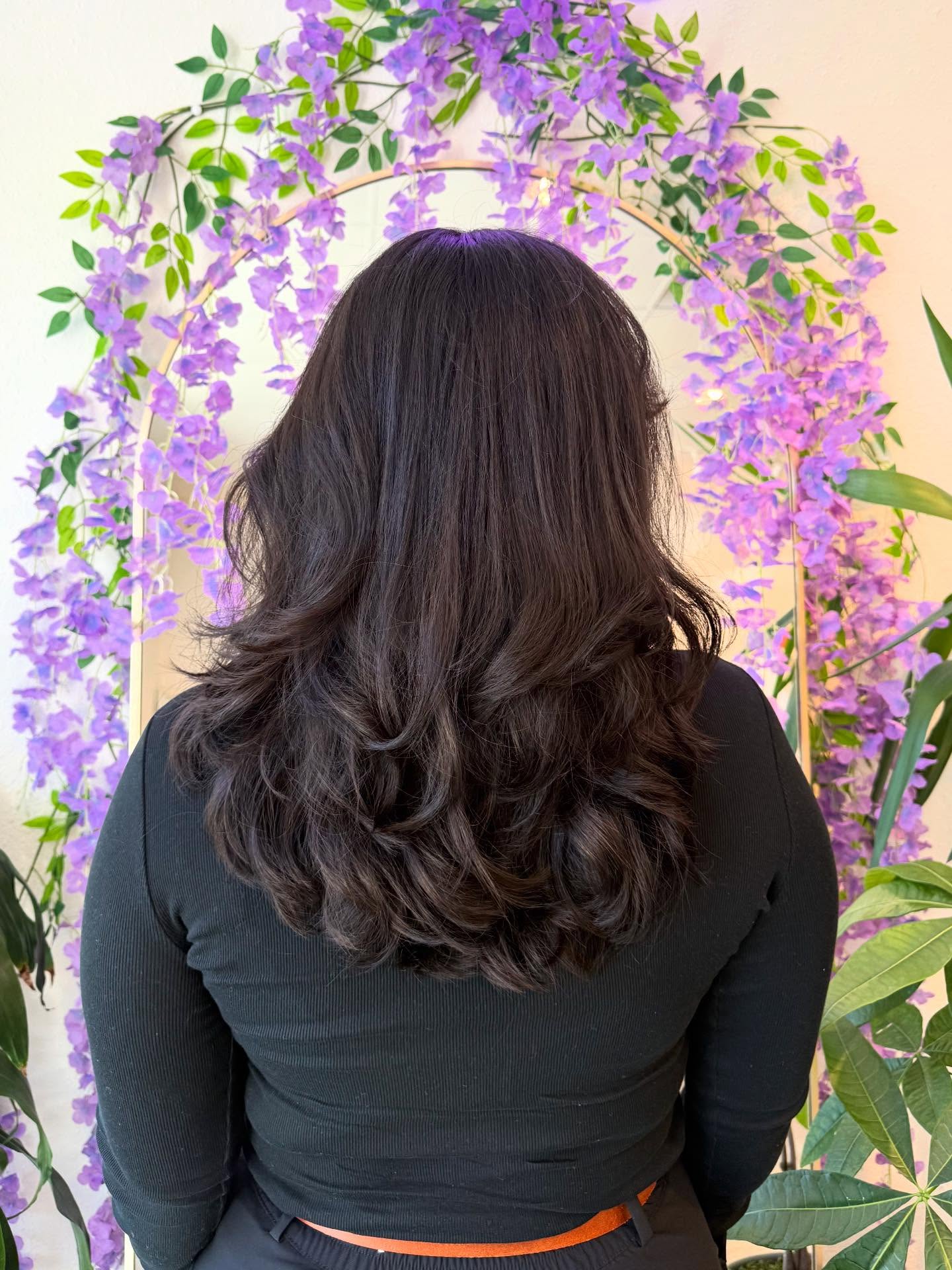 Stylish Layered Mid-Length Cut for Thick Hair