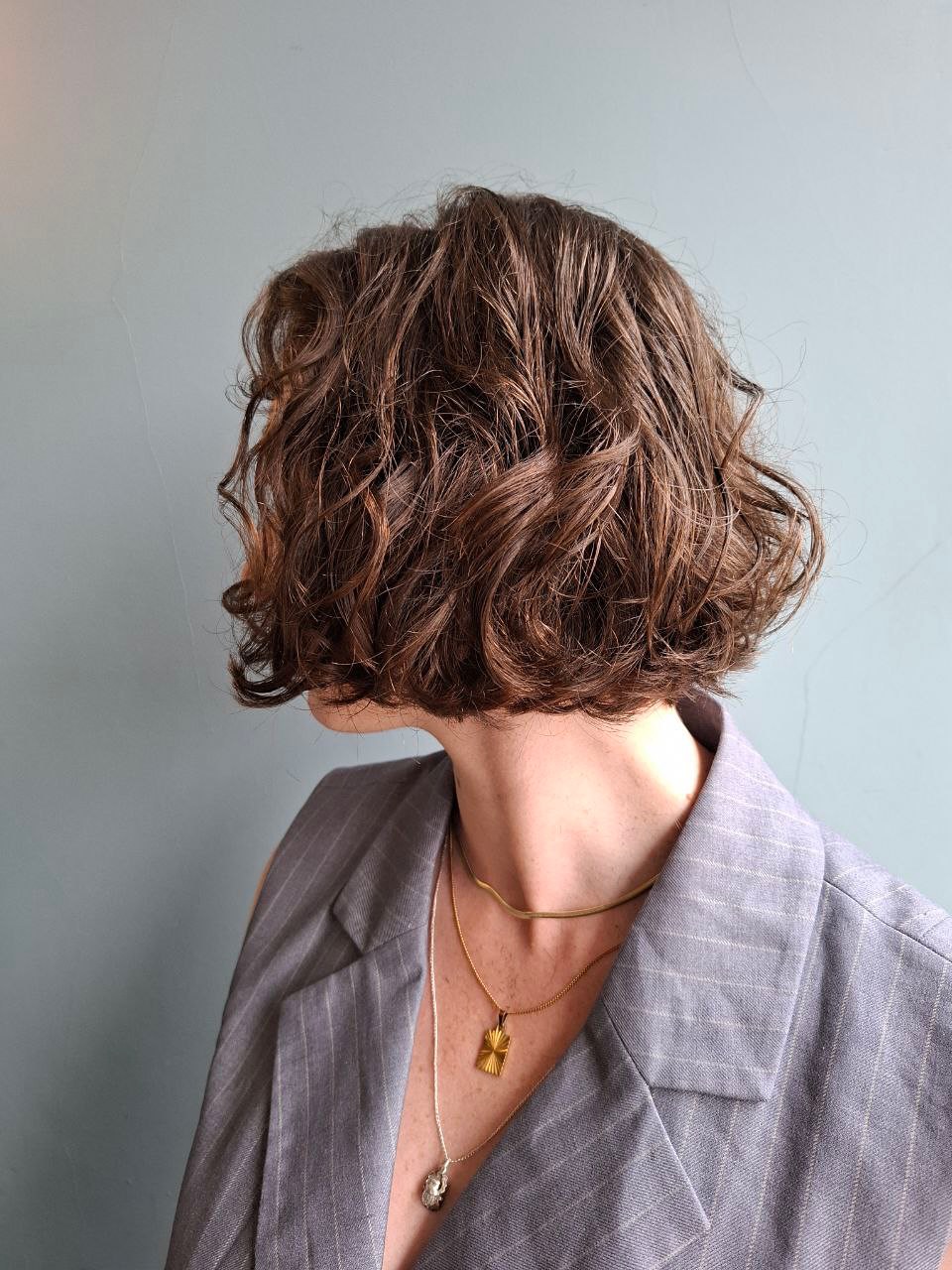 Chic Curly Bob with Defined Curls