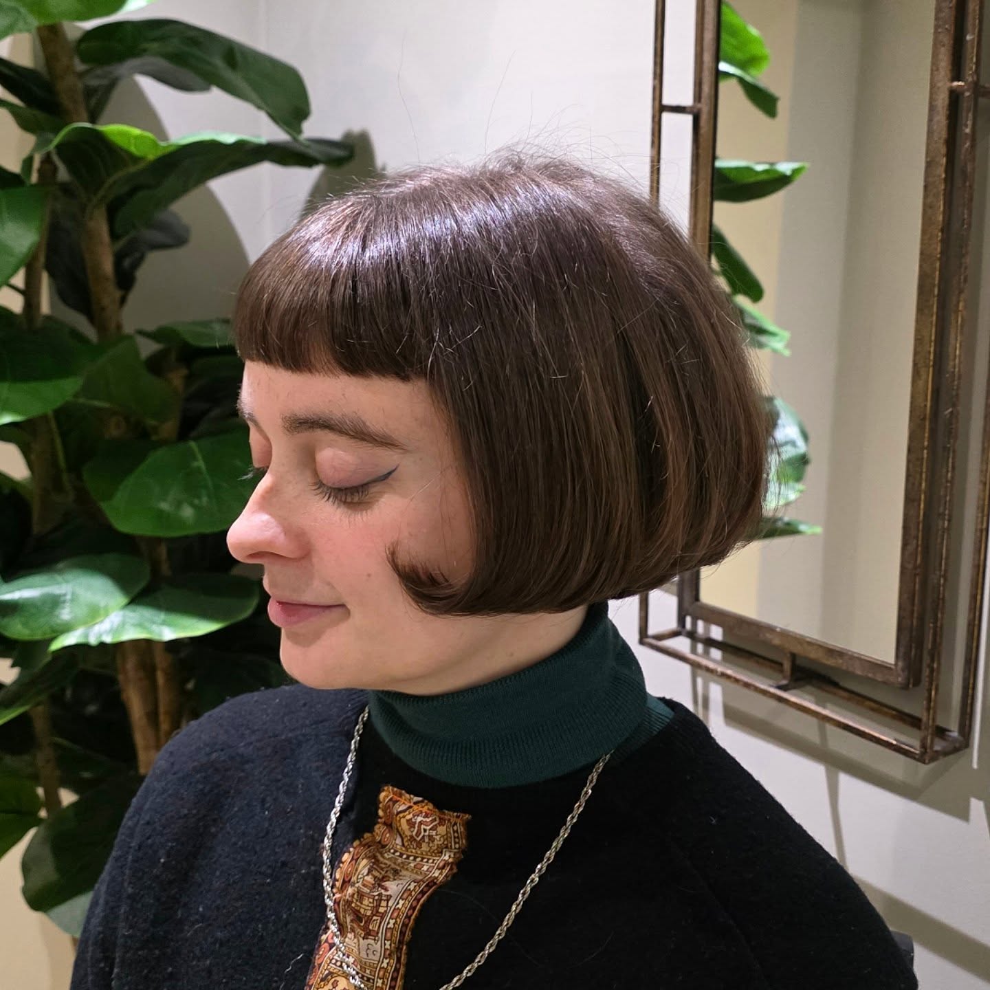 Chic Straight Bob with Bold Bangs
