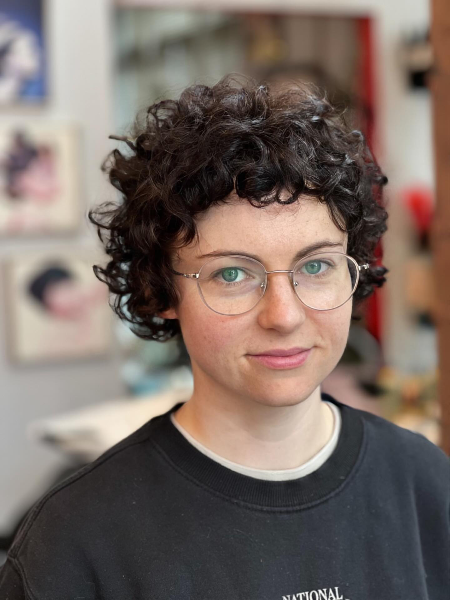 Chic Textured Curly Cut with Defined Curls