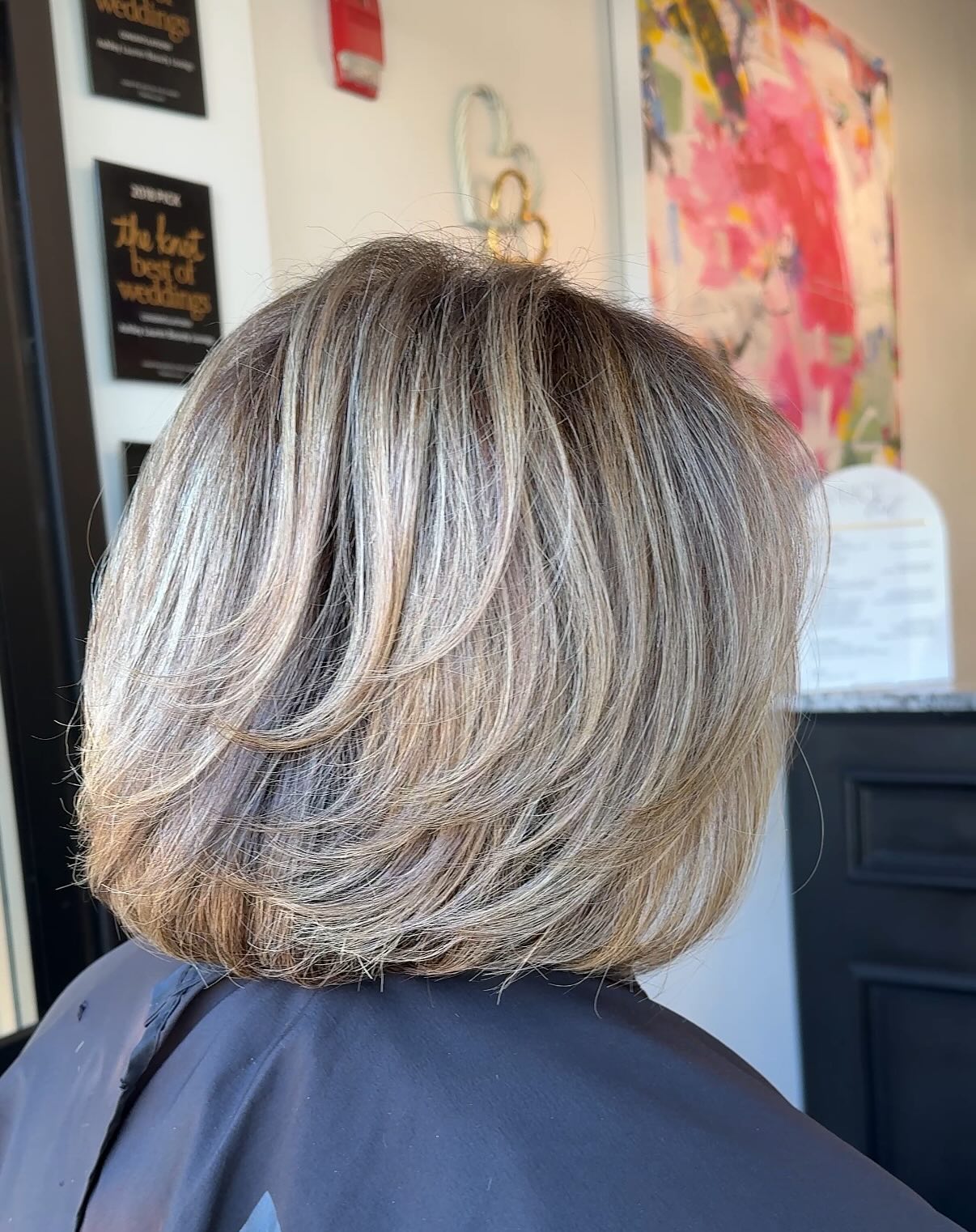 Chic Layered Bob with Subtle Highlights