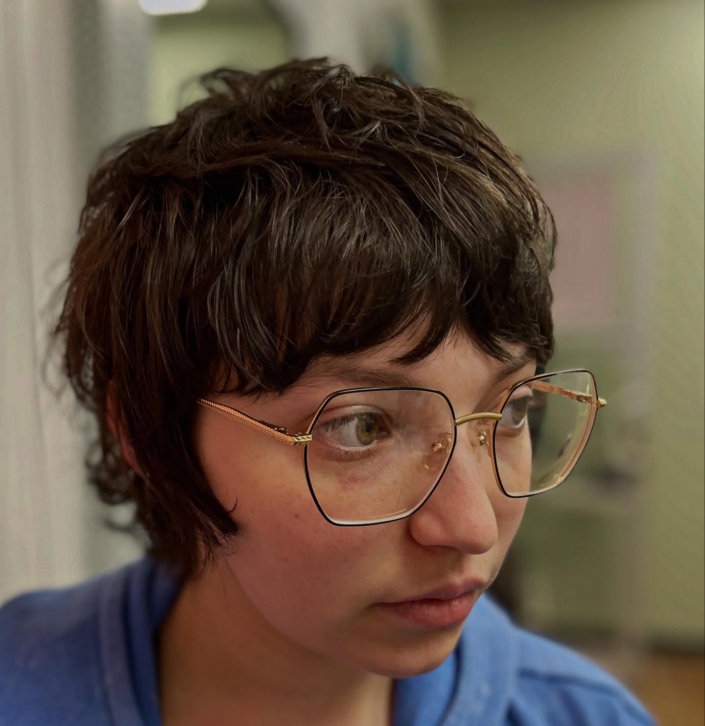 Chic Textured Pixie Shag with Wispy Layers