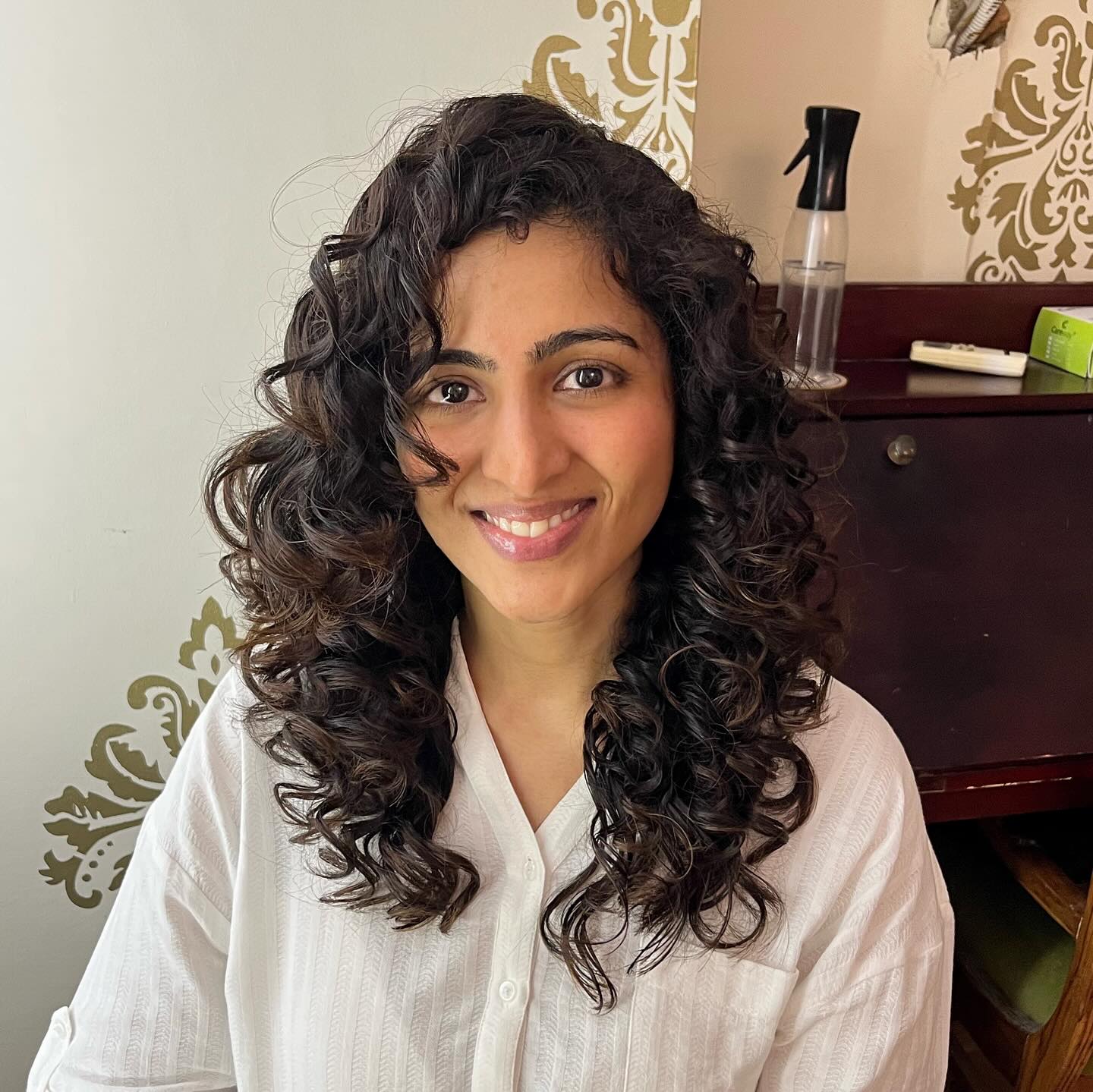 Defined Curly Layers with Soft Face-Framing Waves