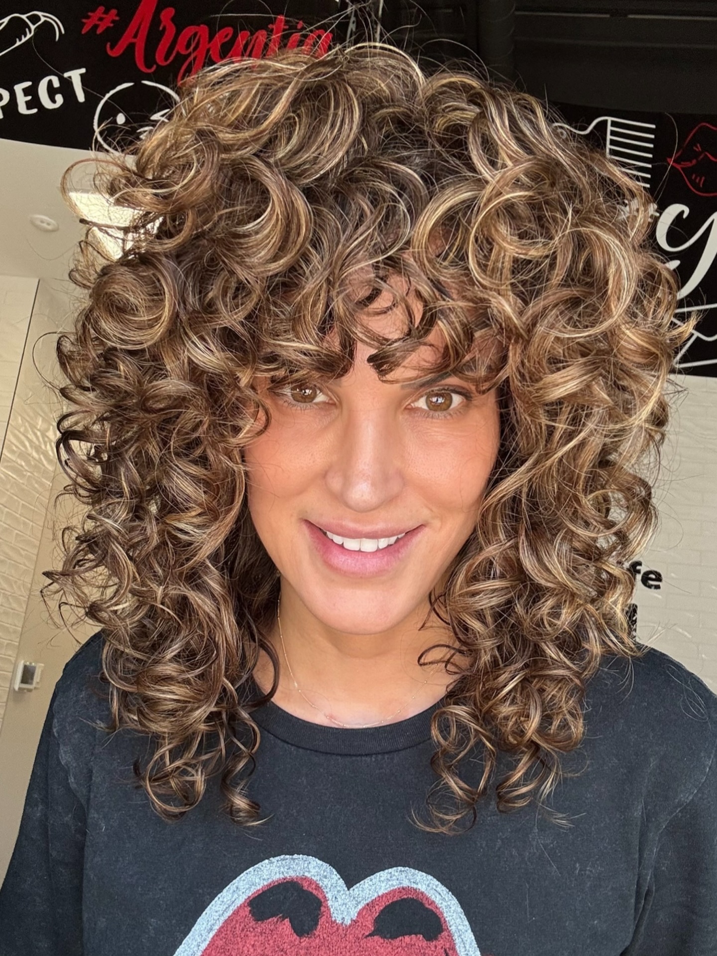 Dynamic Curly Layers with Bold Highlights