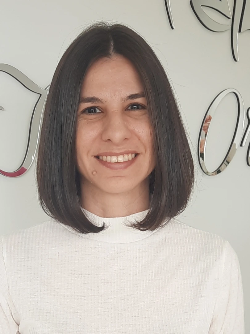 Sleek Blunt Long Bob with Subtle Face Framing