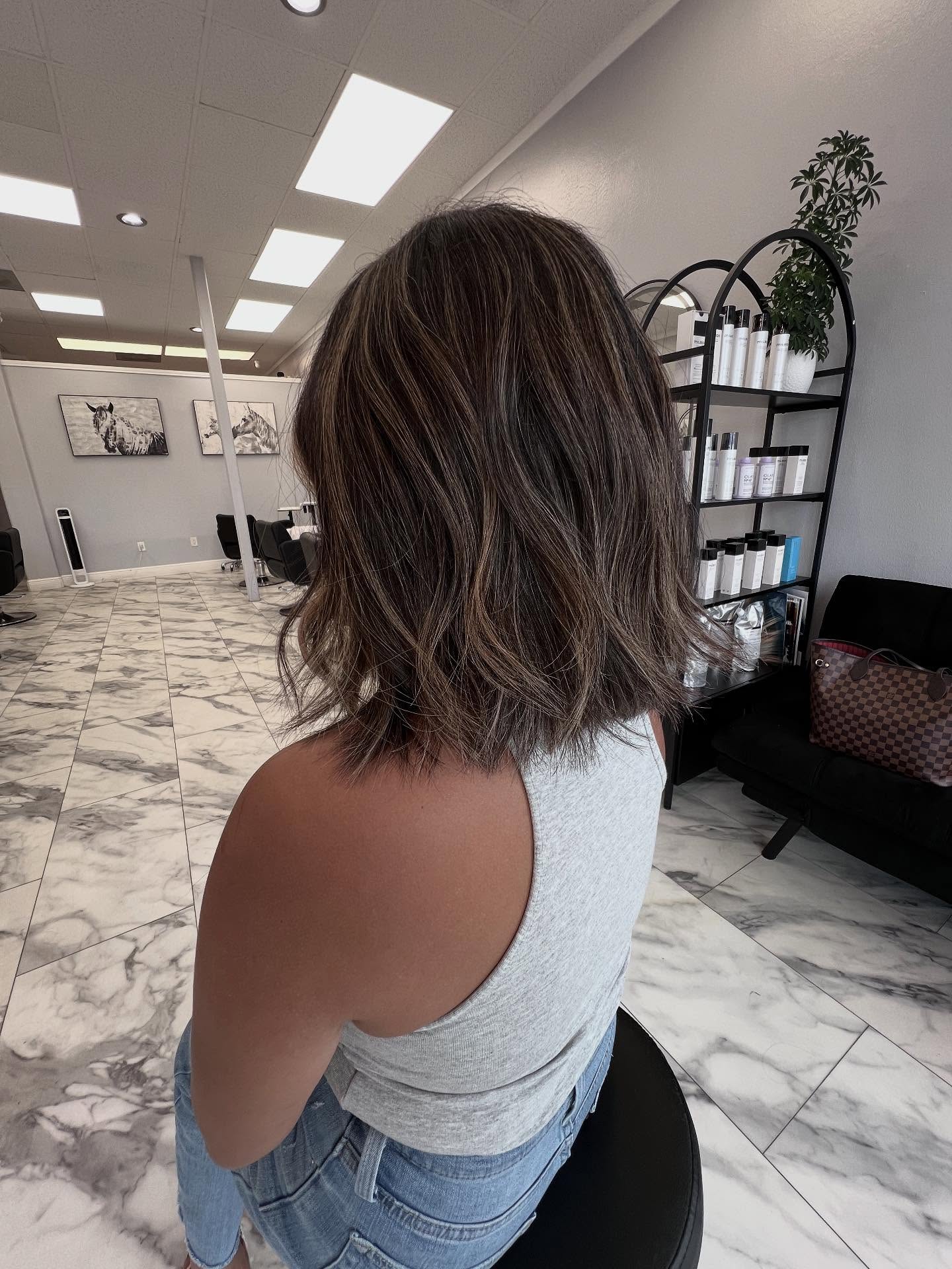 Textured Bob with Warm Caramel Highlights