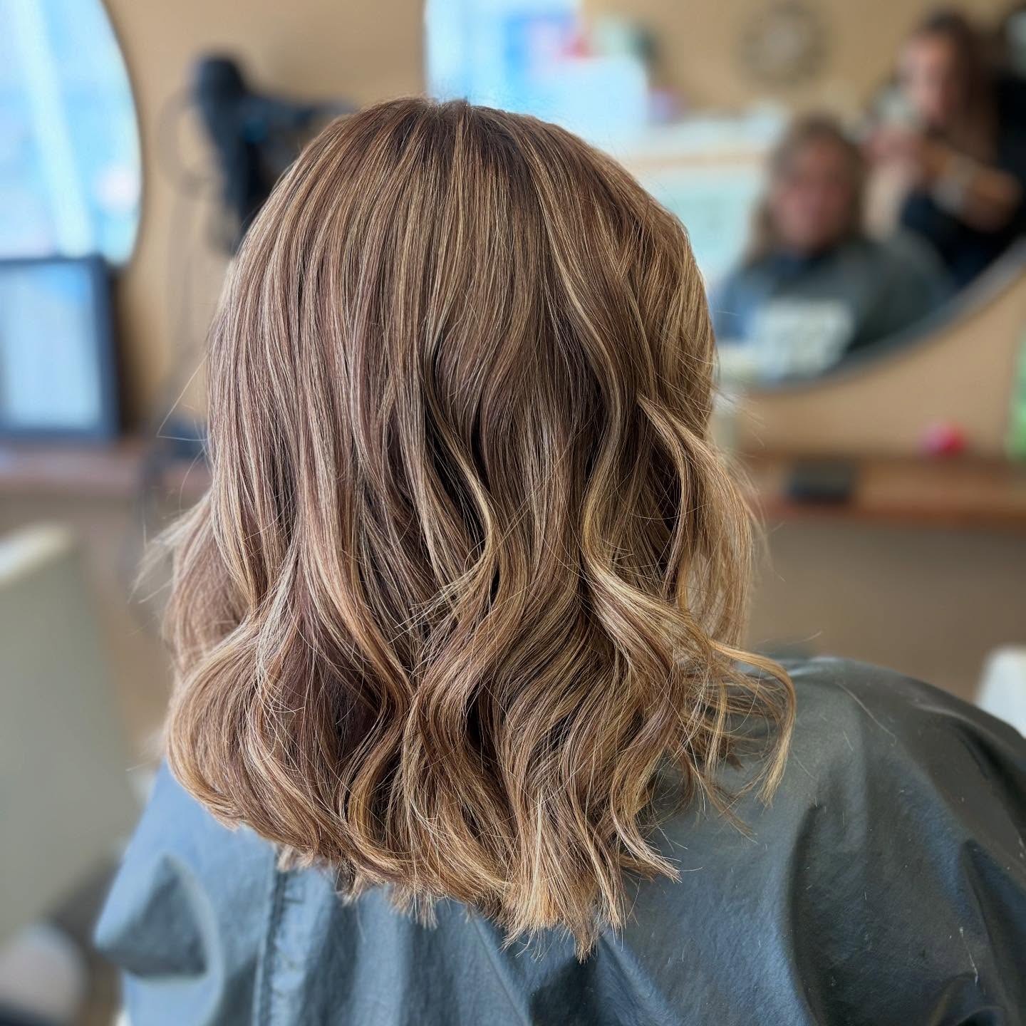 Textured Wavy Bob with Luminous Highlights