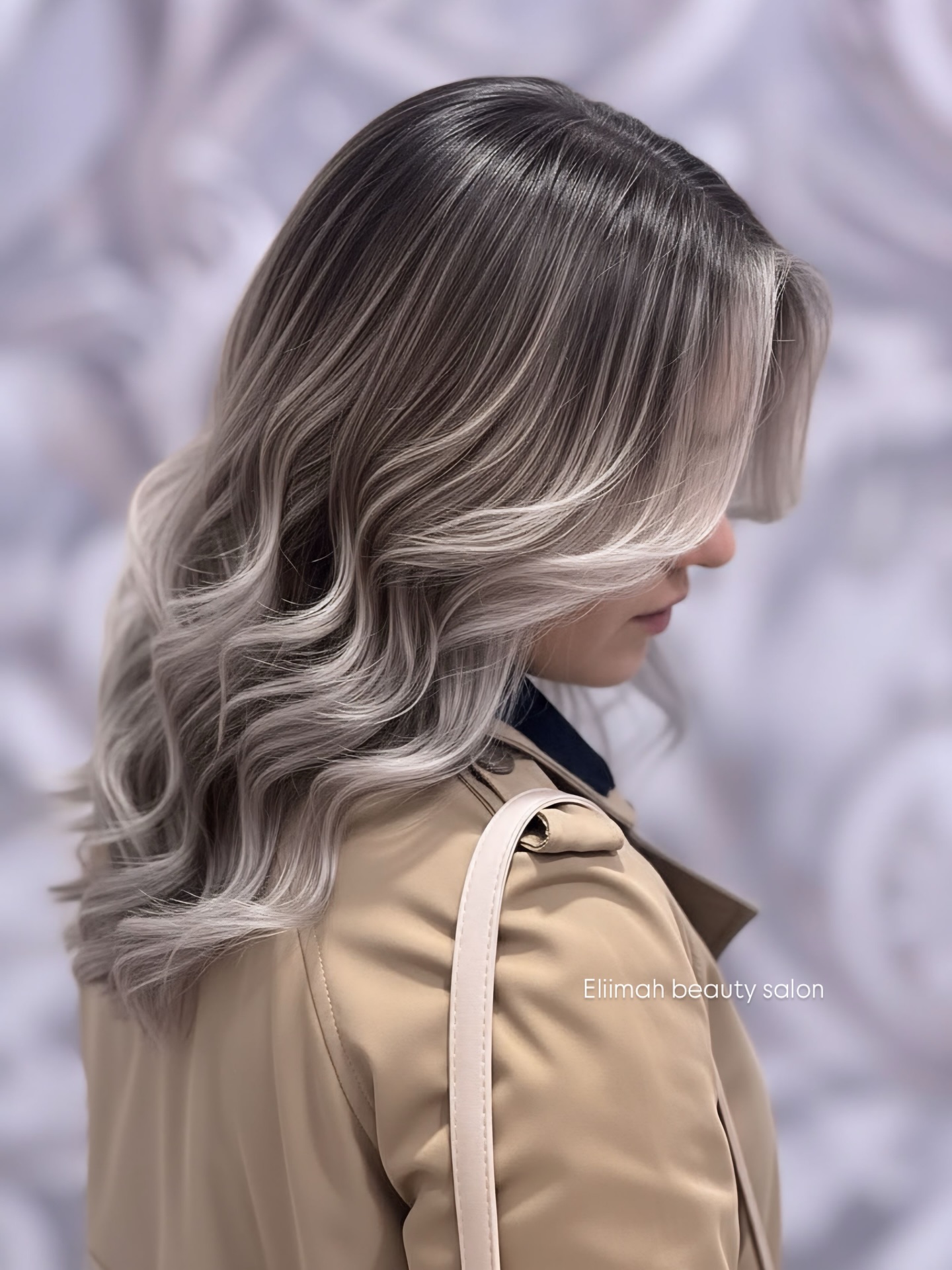 Chic Silver Balayage with Soft Waves