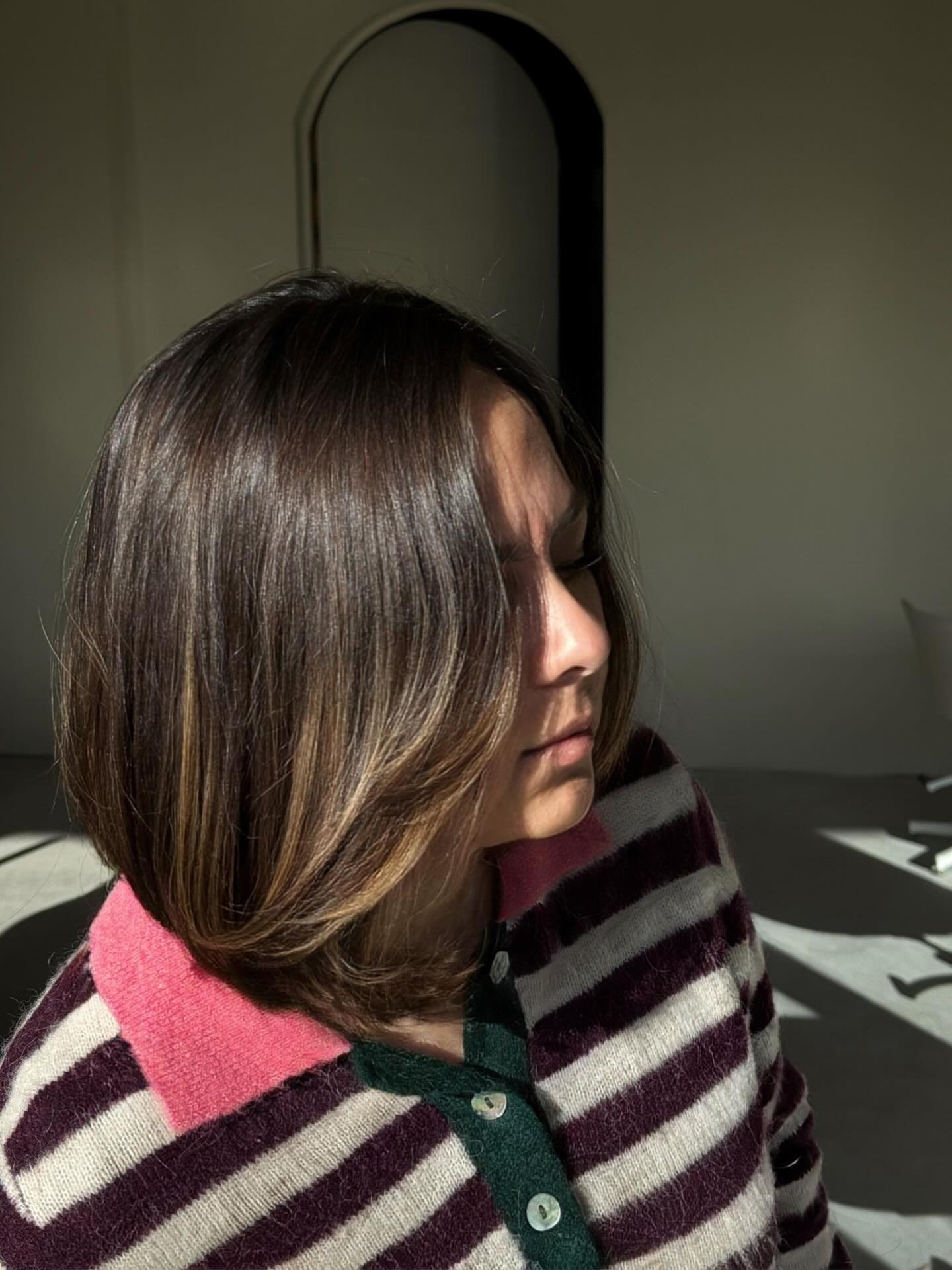 Sleek A-Line Lob with Subtle Highlights