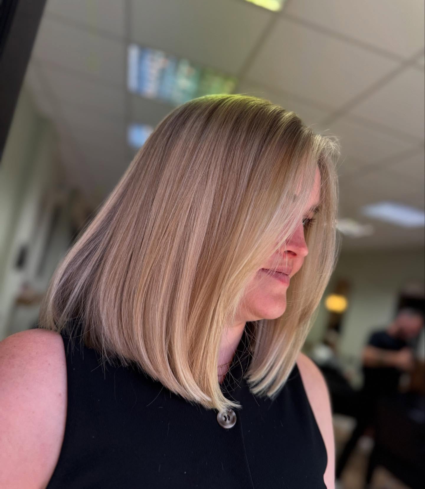 Sleek Blunt Lob with Subtle Face-Framing Layers