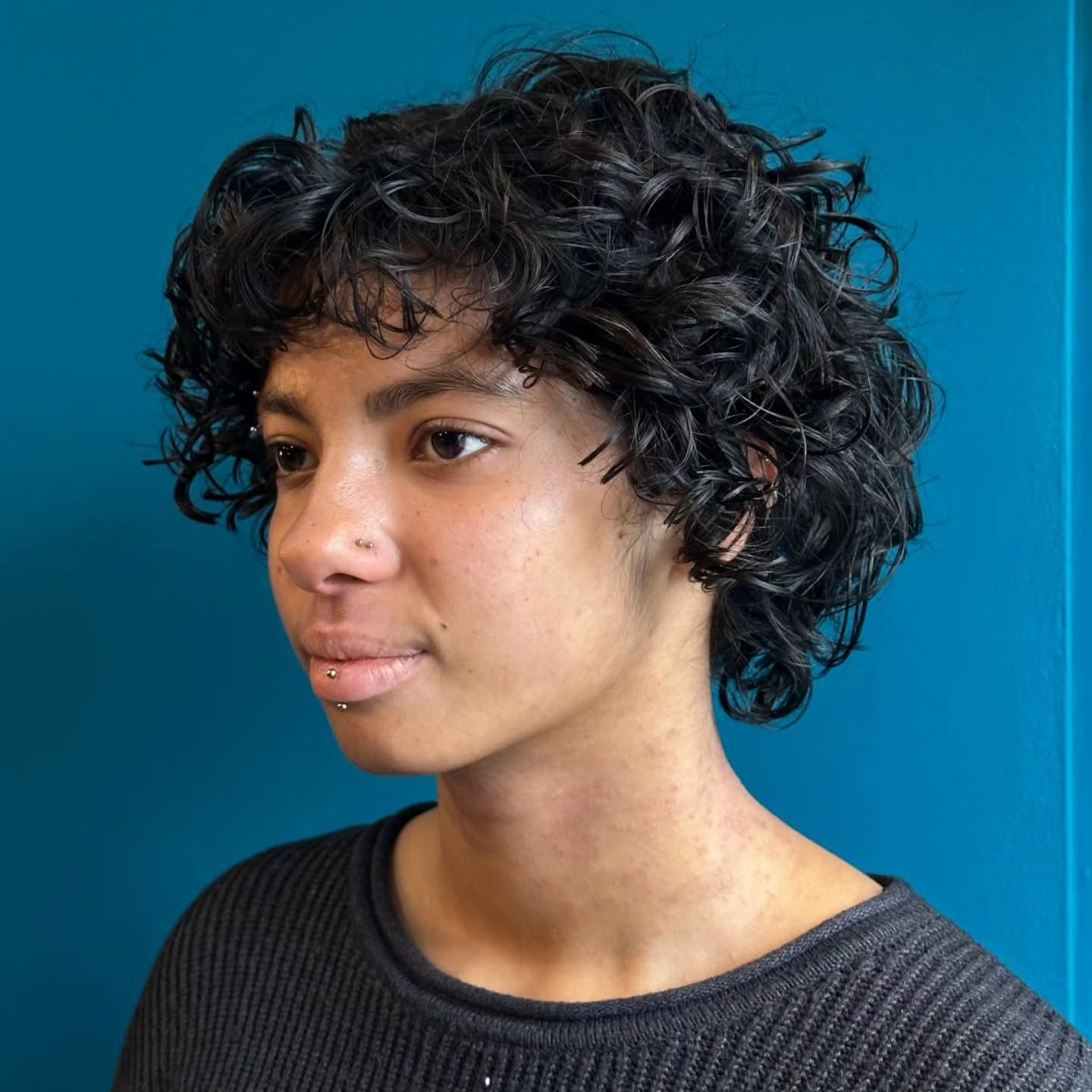 Chic Curly Bob with Defined Curls