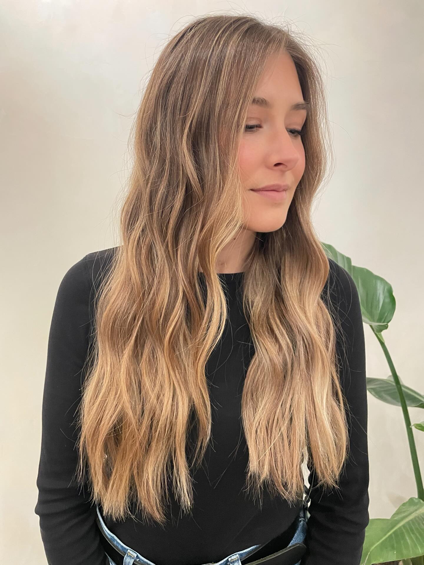 Effortless Long Beach Waves with Warm Highlights