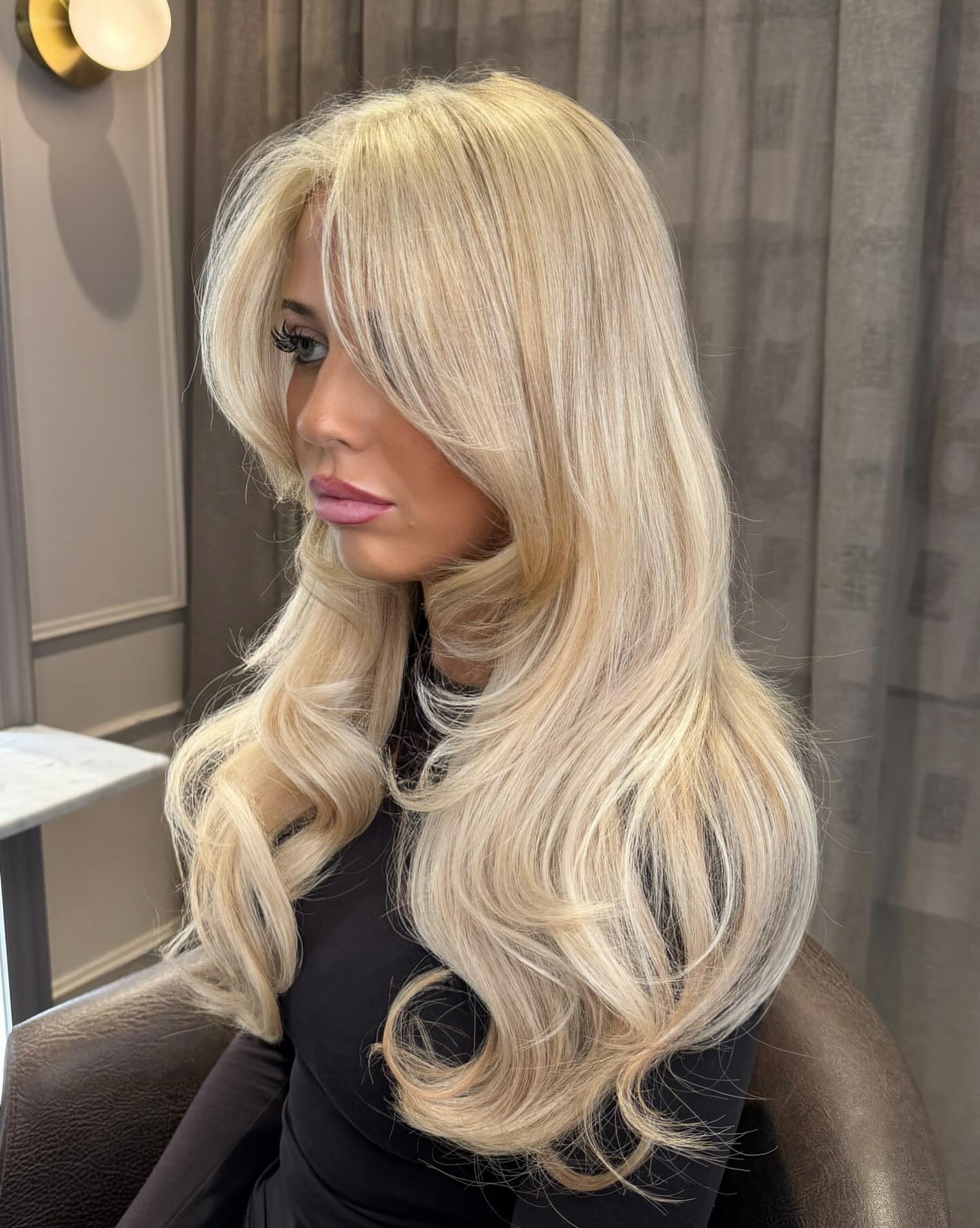 Elegant Long Layered Blonde Hair with Soft Waves