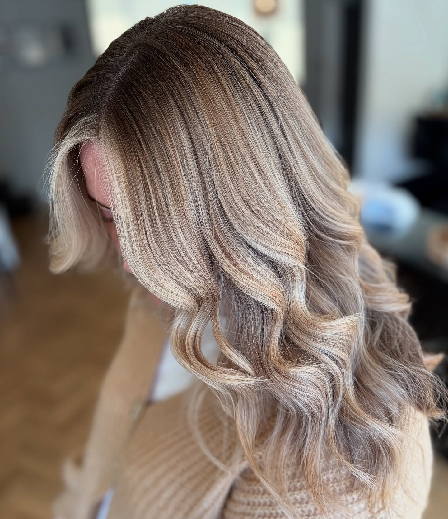 Soft, Layered Waves with Golden Highlights