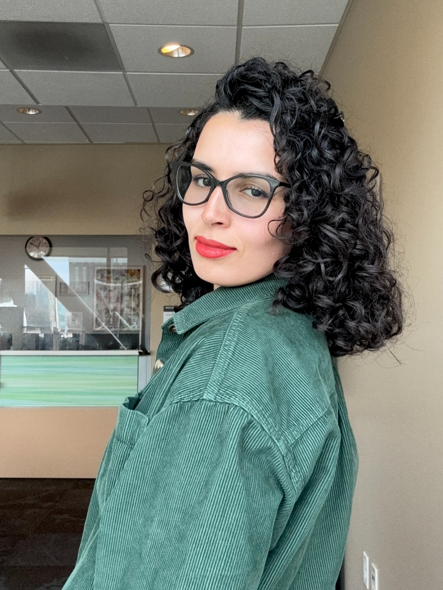 Stylish Curly Layered Hairstyle with Defined Curls