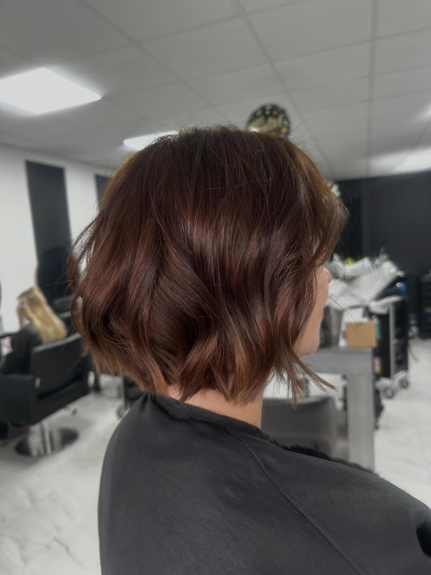 Textured Wavy Bob with Rich Chestnut Tones