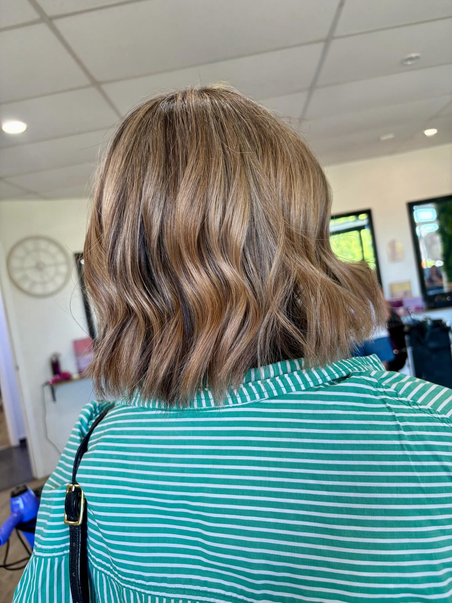Textured Wavy Bob with Subtle Balayage Highlights