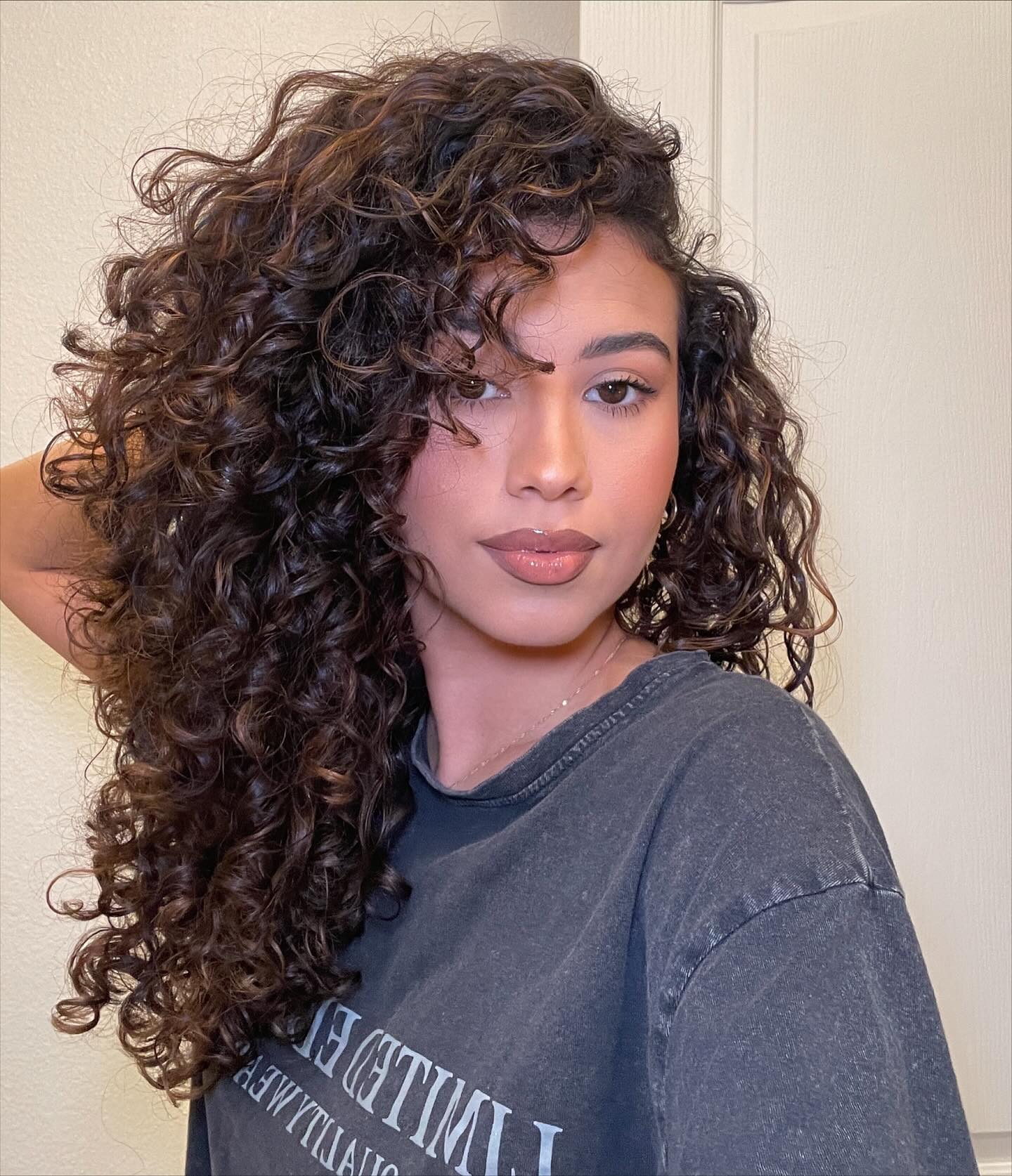 Voluminous Curly Layers with Soft Definition
