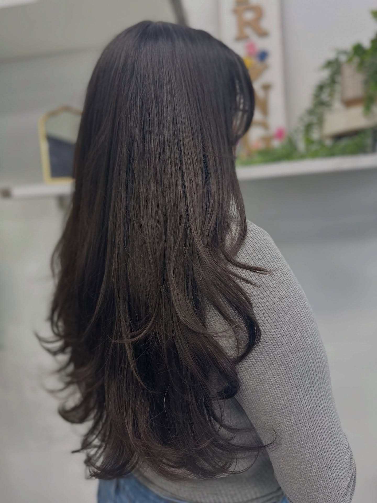 Luxurious Long Layers with Subtle Movement