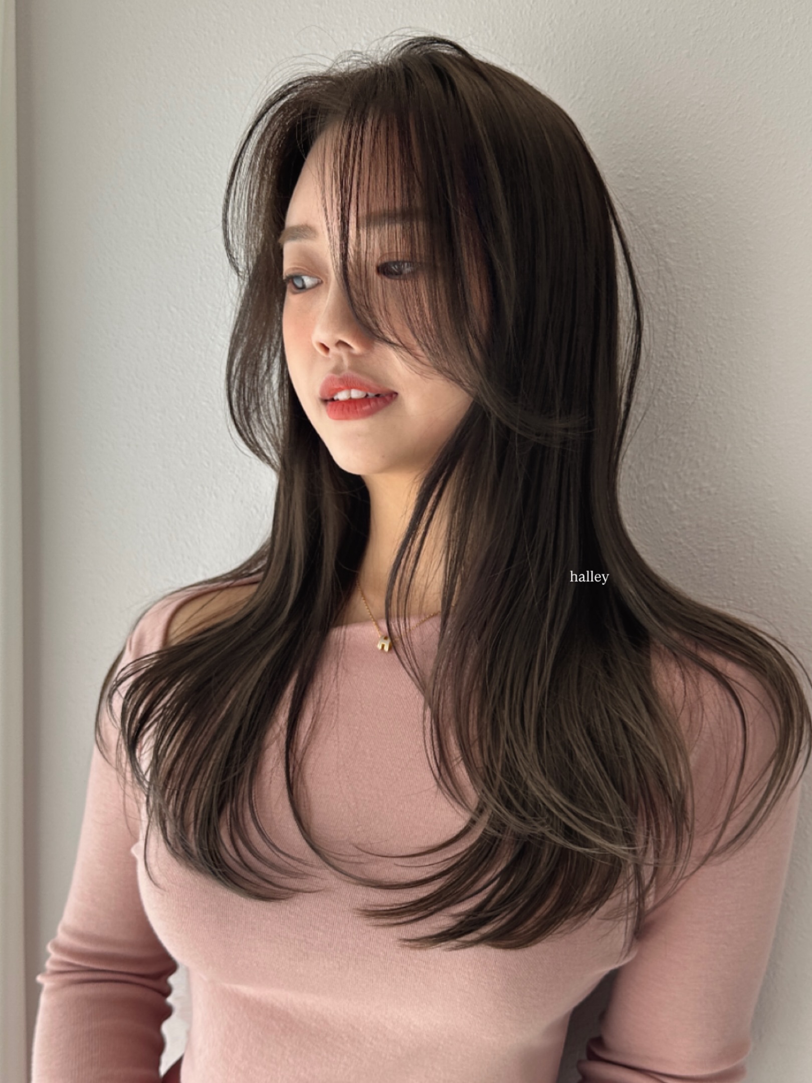 Soft Layered Cut with Gentle Face-Framing Elements