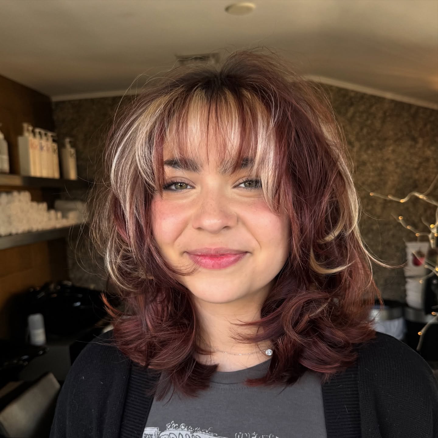 Bold Layered Shoulder-Length Shag with Face-Framing Highlights