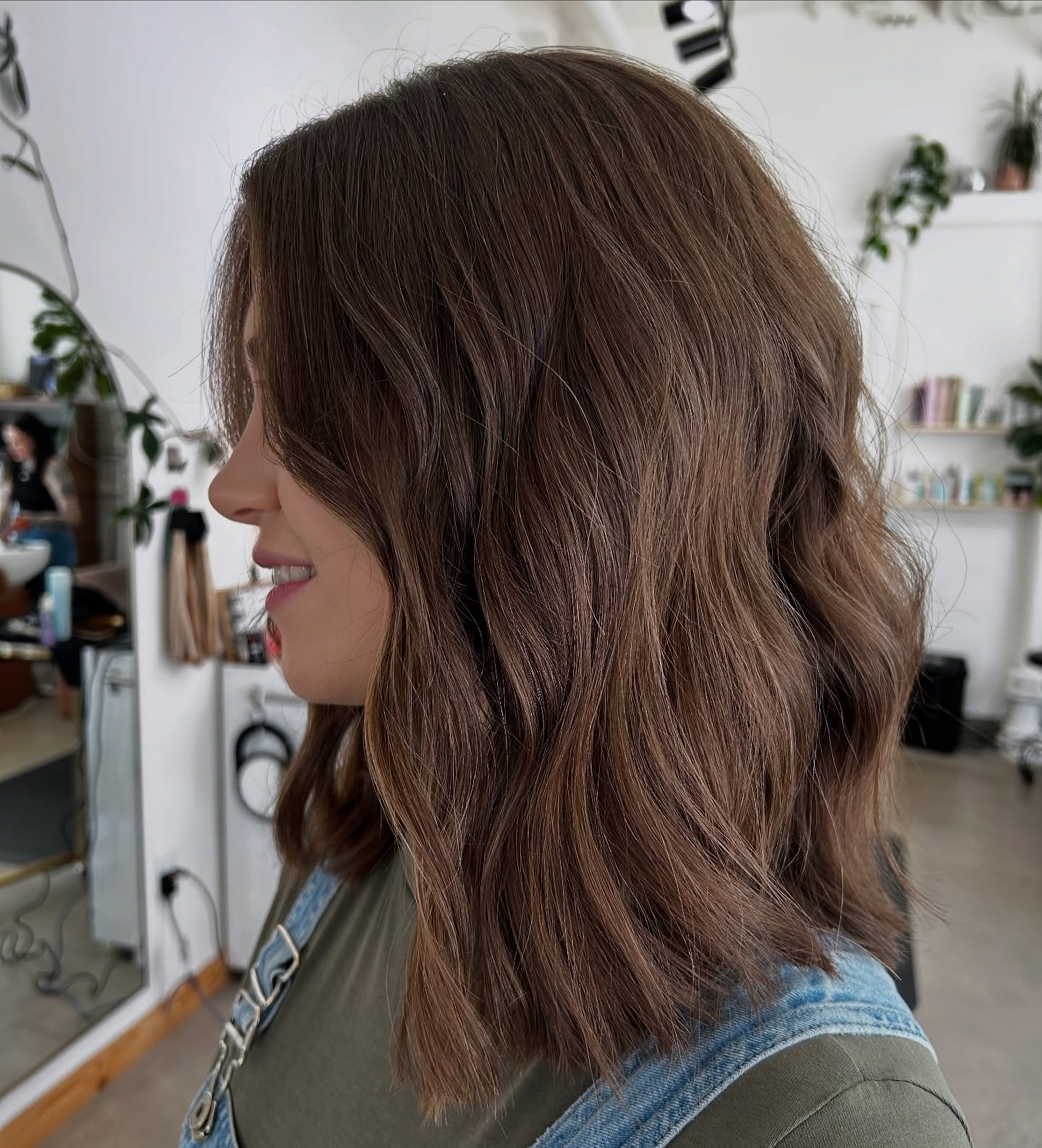 Chic Textured Medium-Length Cut with Natural Waves