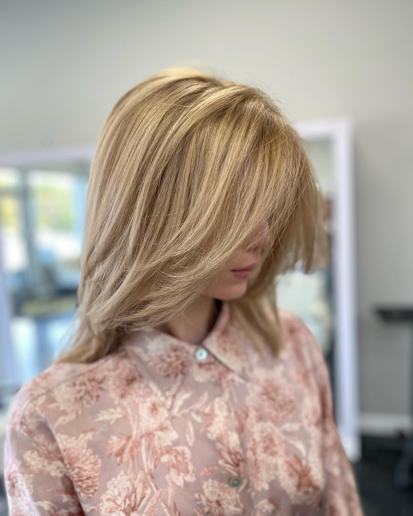 Softly Layered Medium-Length Cut with Face-Framing Highlights