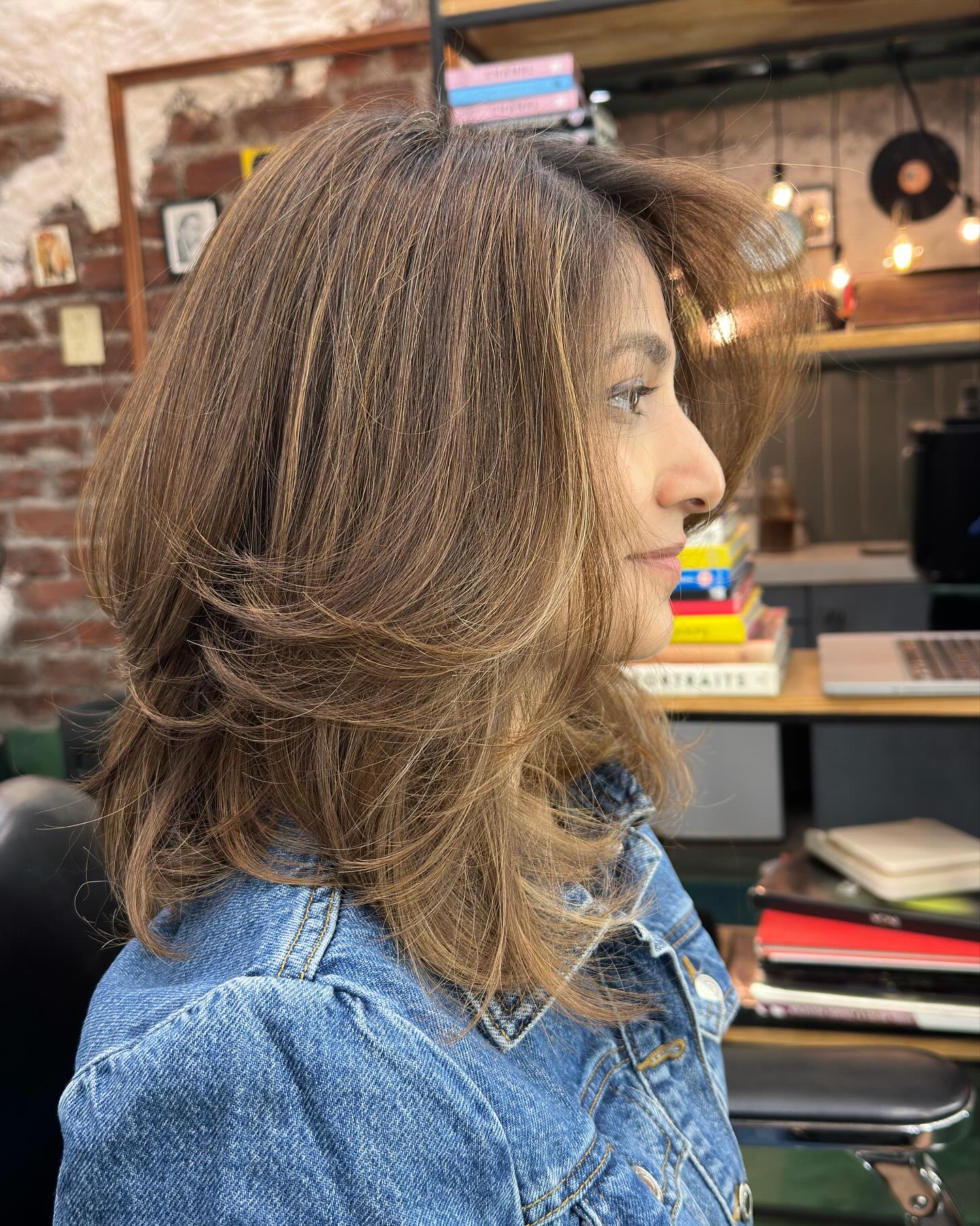 Textured Shoulder-Length Shag with Subtle Highlights