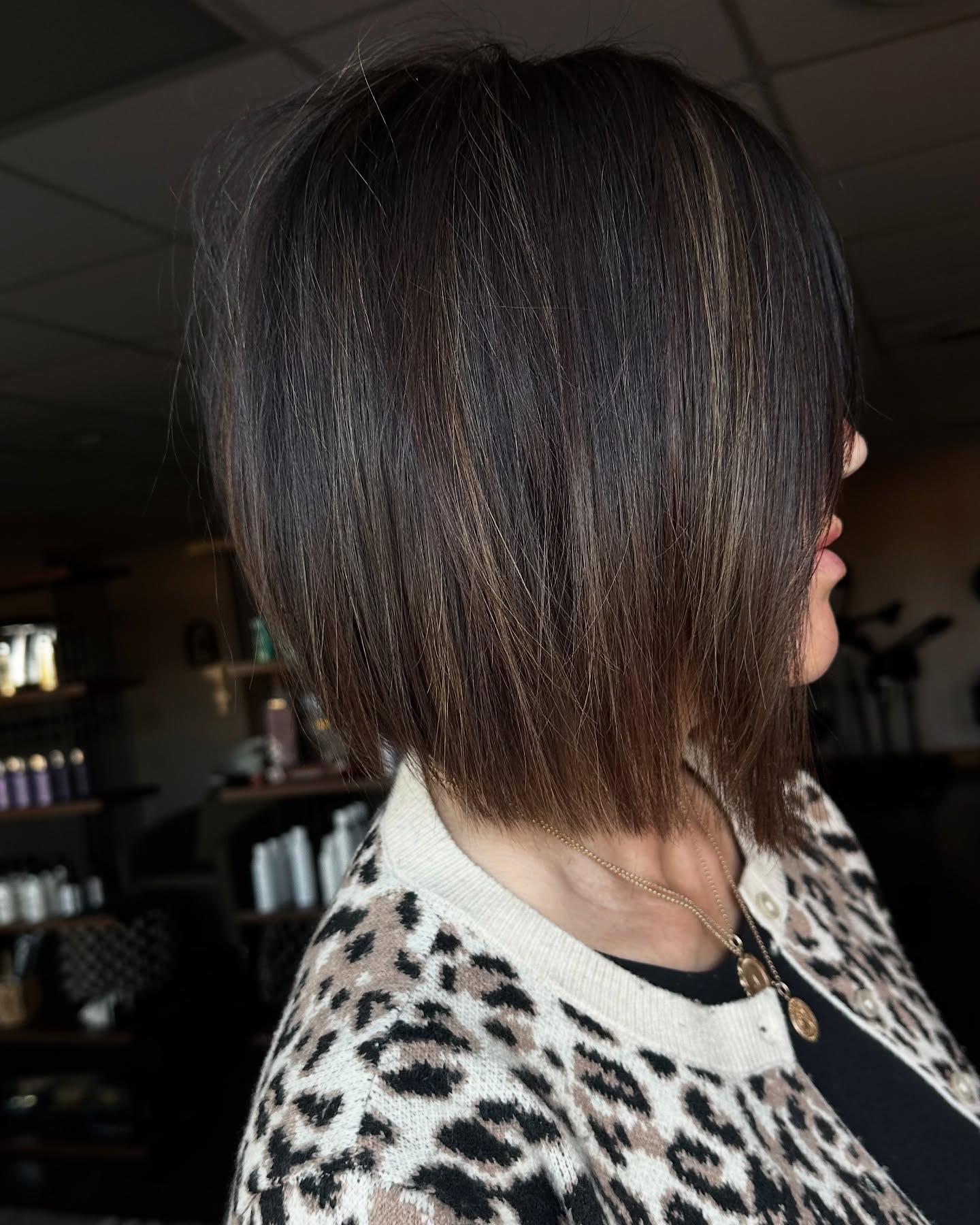 Chic Textured Bob with Subtle Caramel Highlights