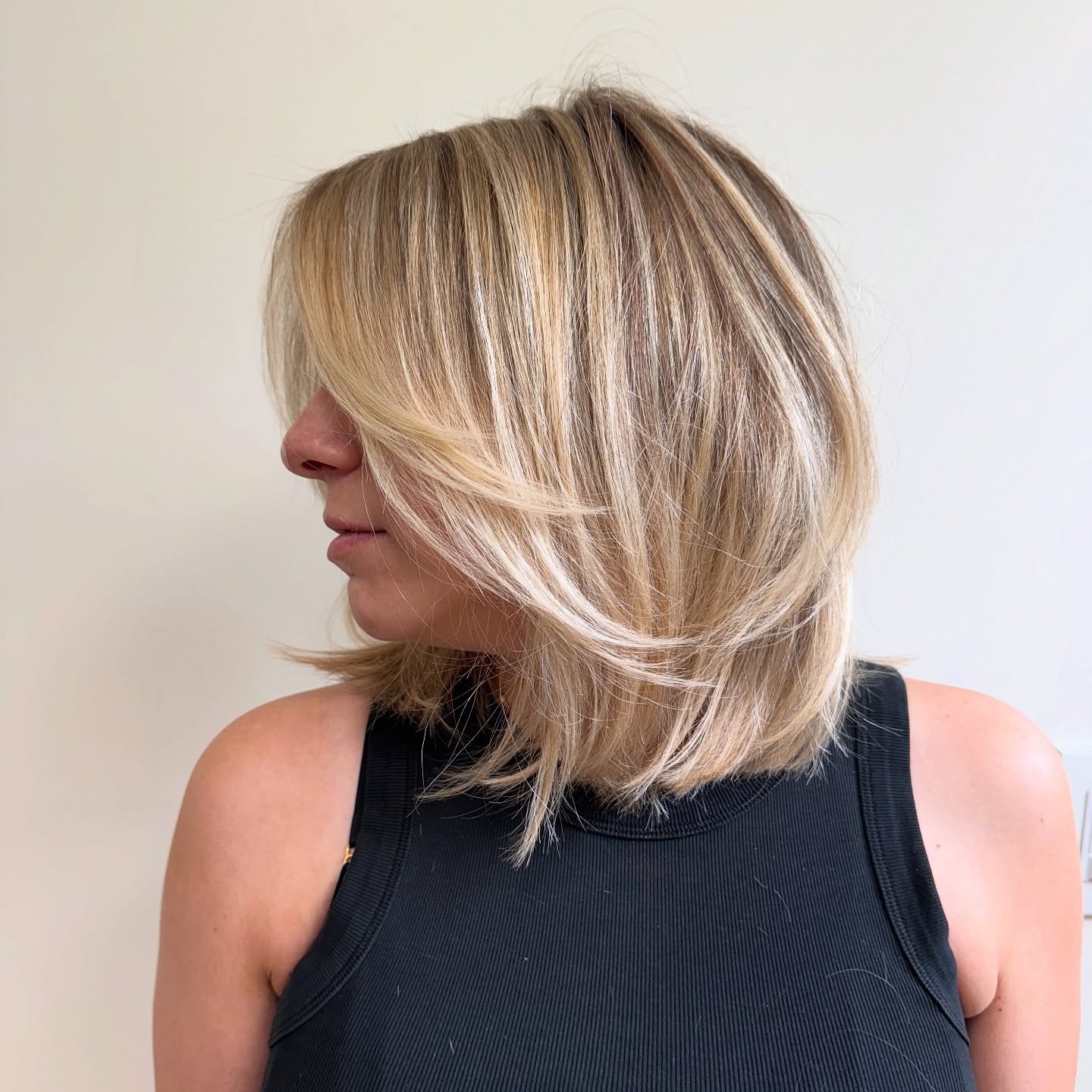 Chic Layered Blonde Bob with Subtle Movement