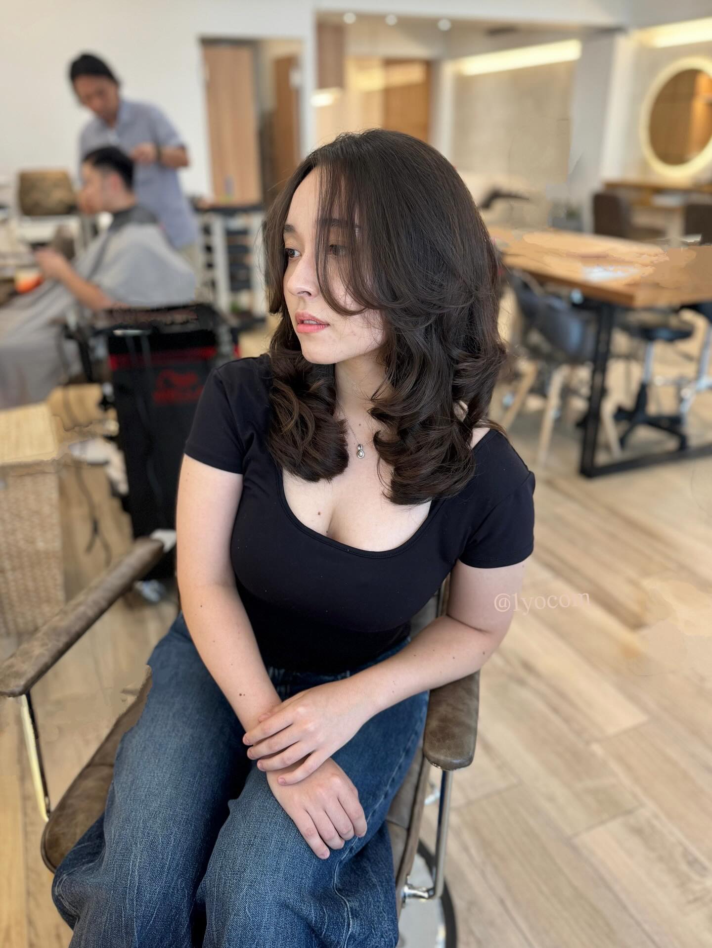 Chic Voluminous Mid-Length Cut with Soft Curls