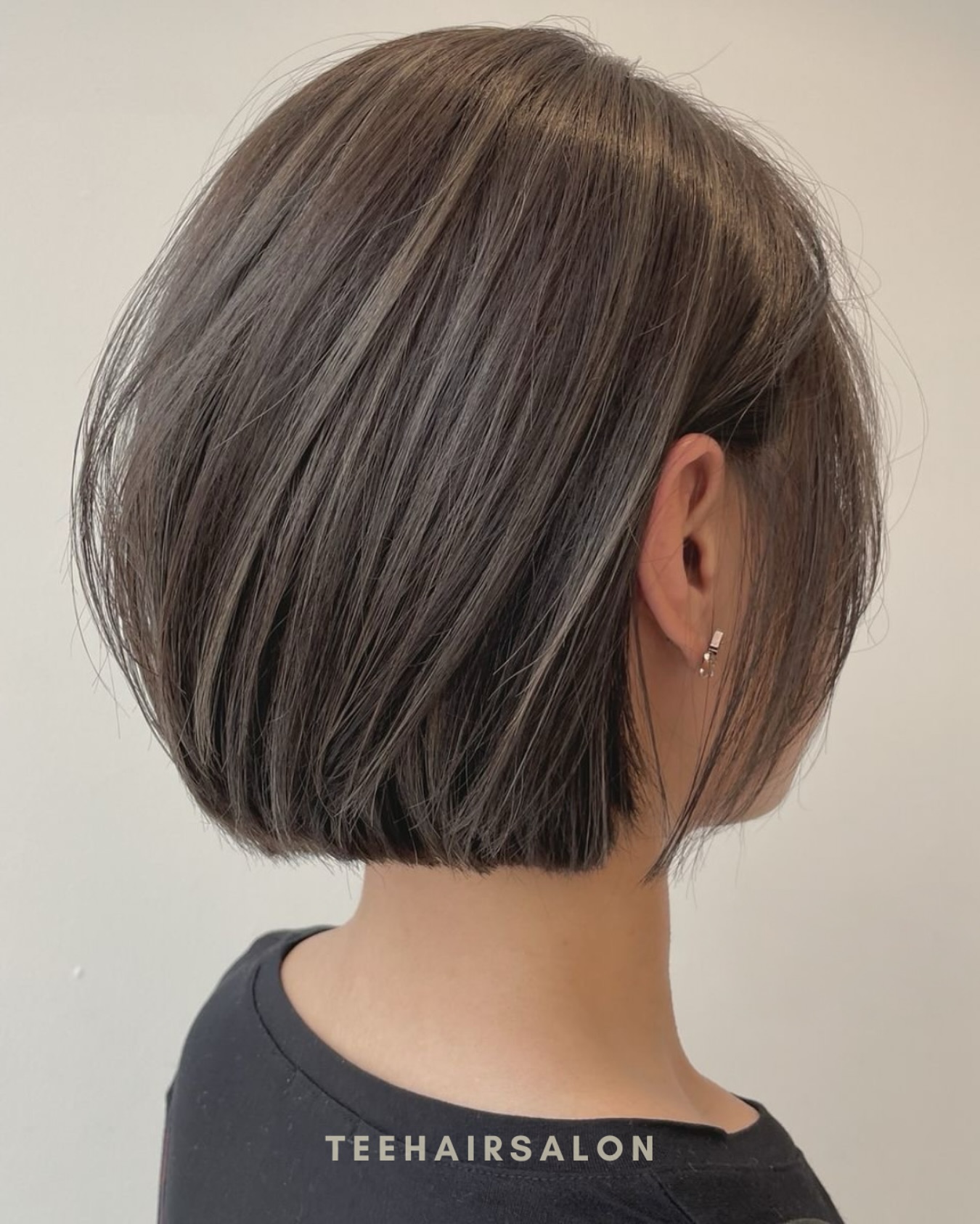 Sleek Blunt Bob with Subtle Dimension
