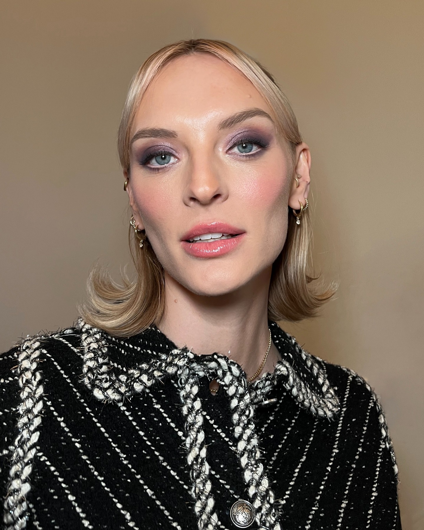 Sleek Textured Flip Bob