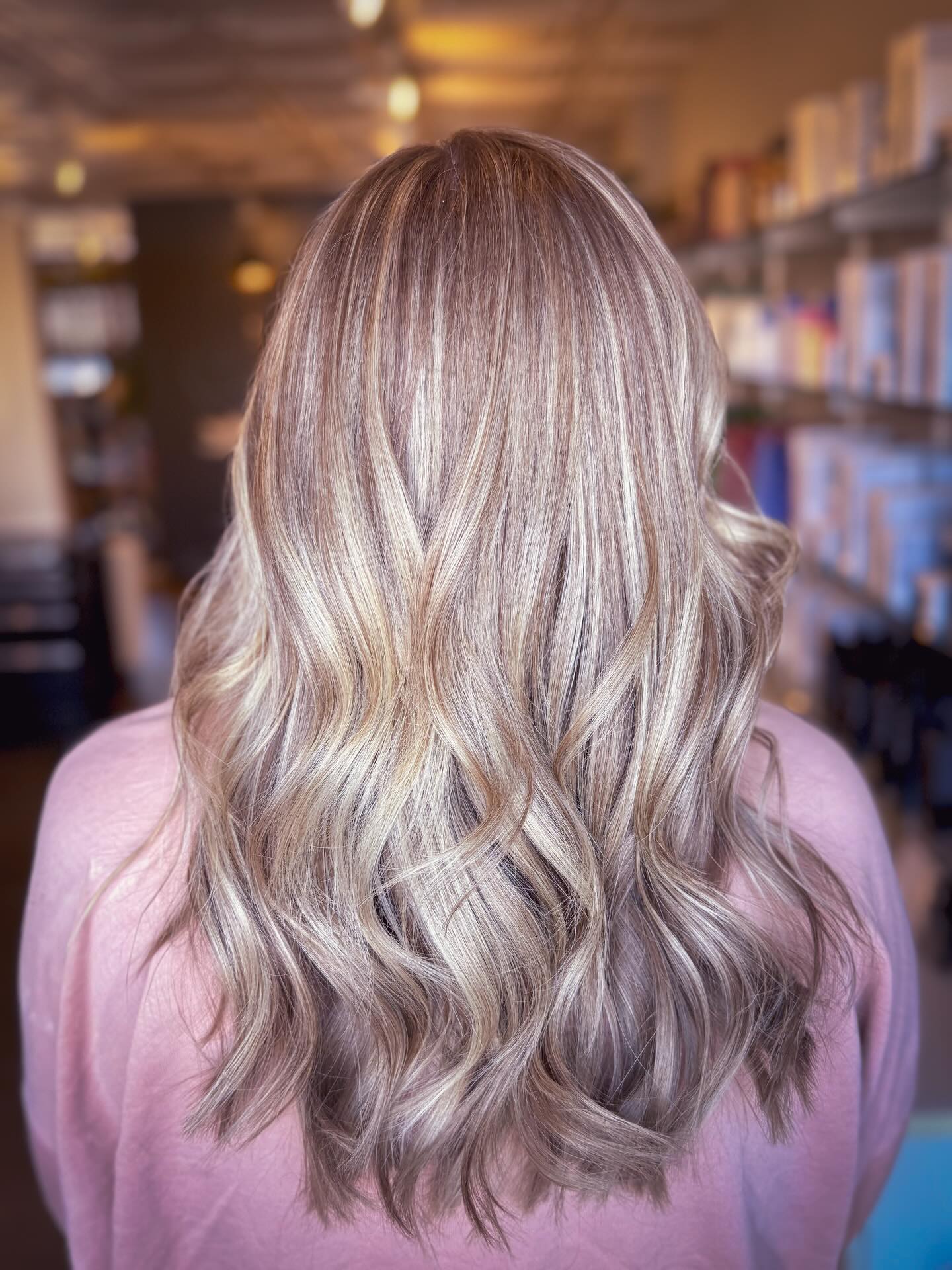 Dynamic Multi-Dimensional Blonde with Subtle Waves