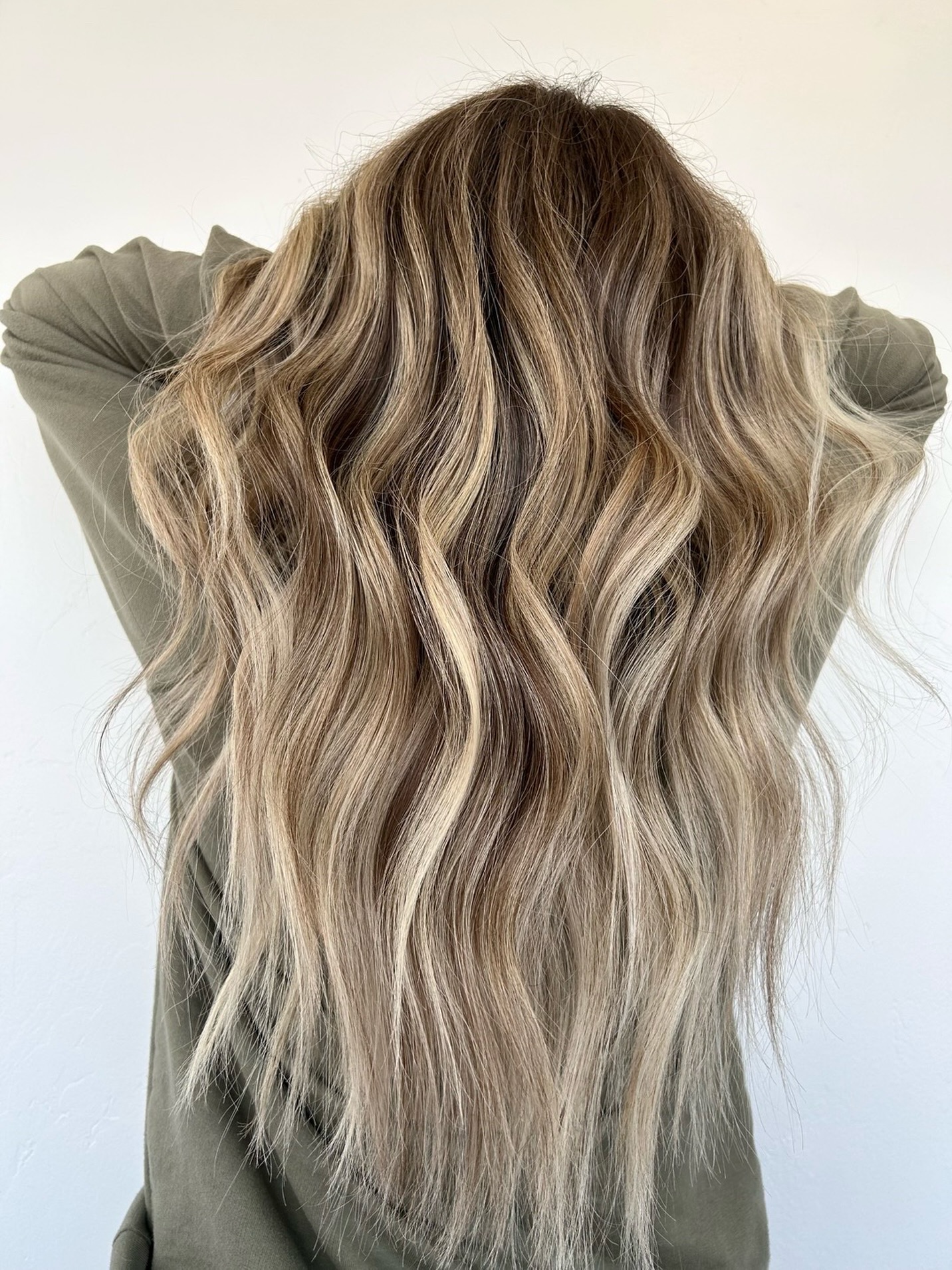 Luxurious Multi-Dimensional Blonde Waves