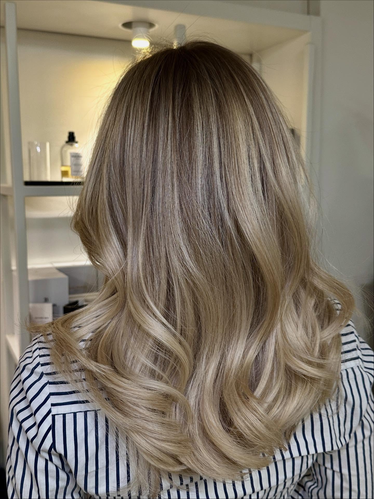 Radiant Multi-Dimensional Blonde with Soft Waves